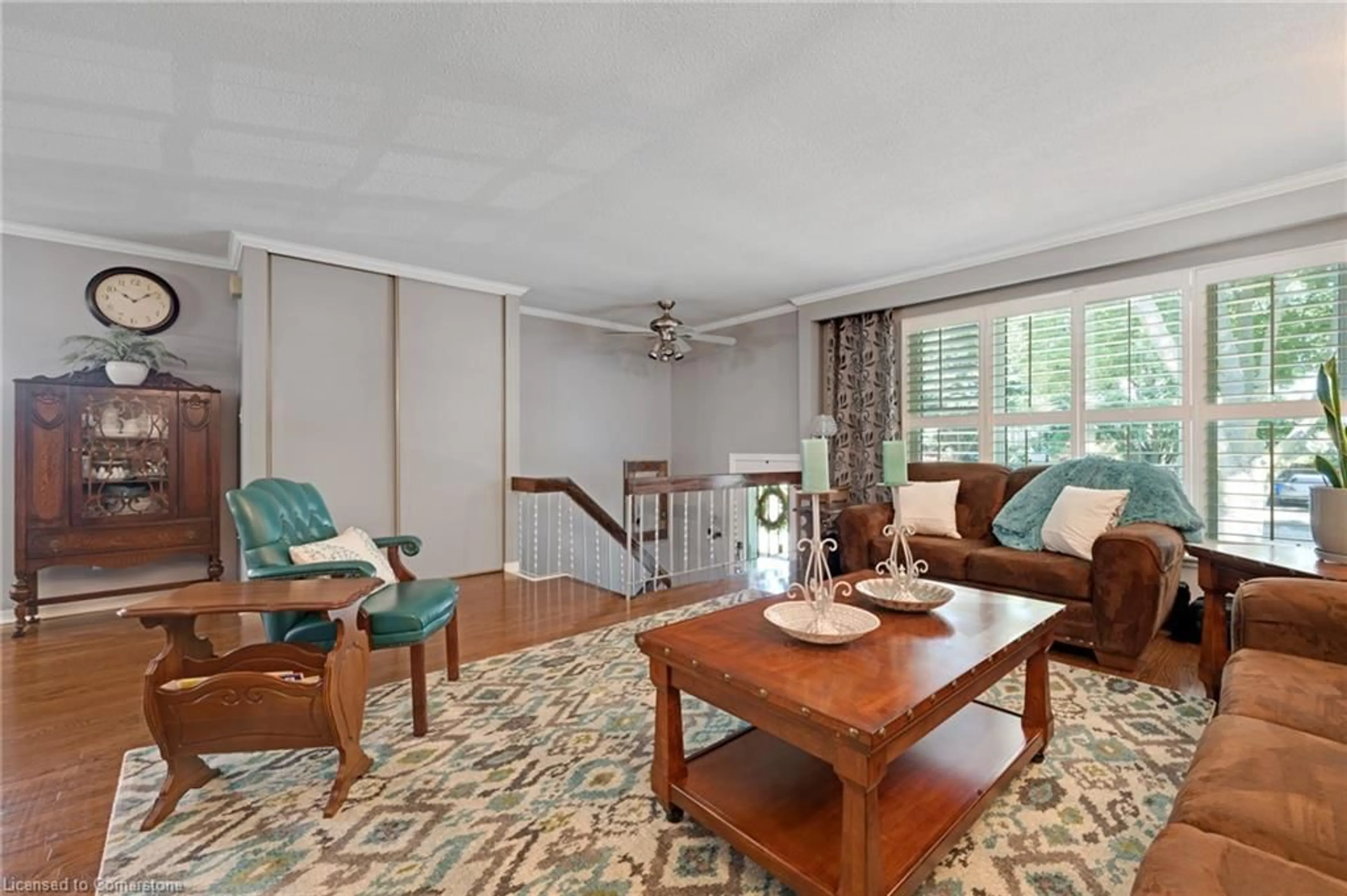 Living room with furniture, carpet floor for 14 Angela Cres, Cambridge Ontario N1S 4B6