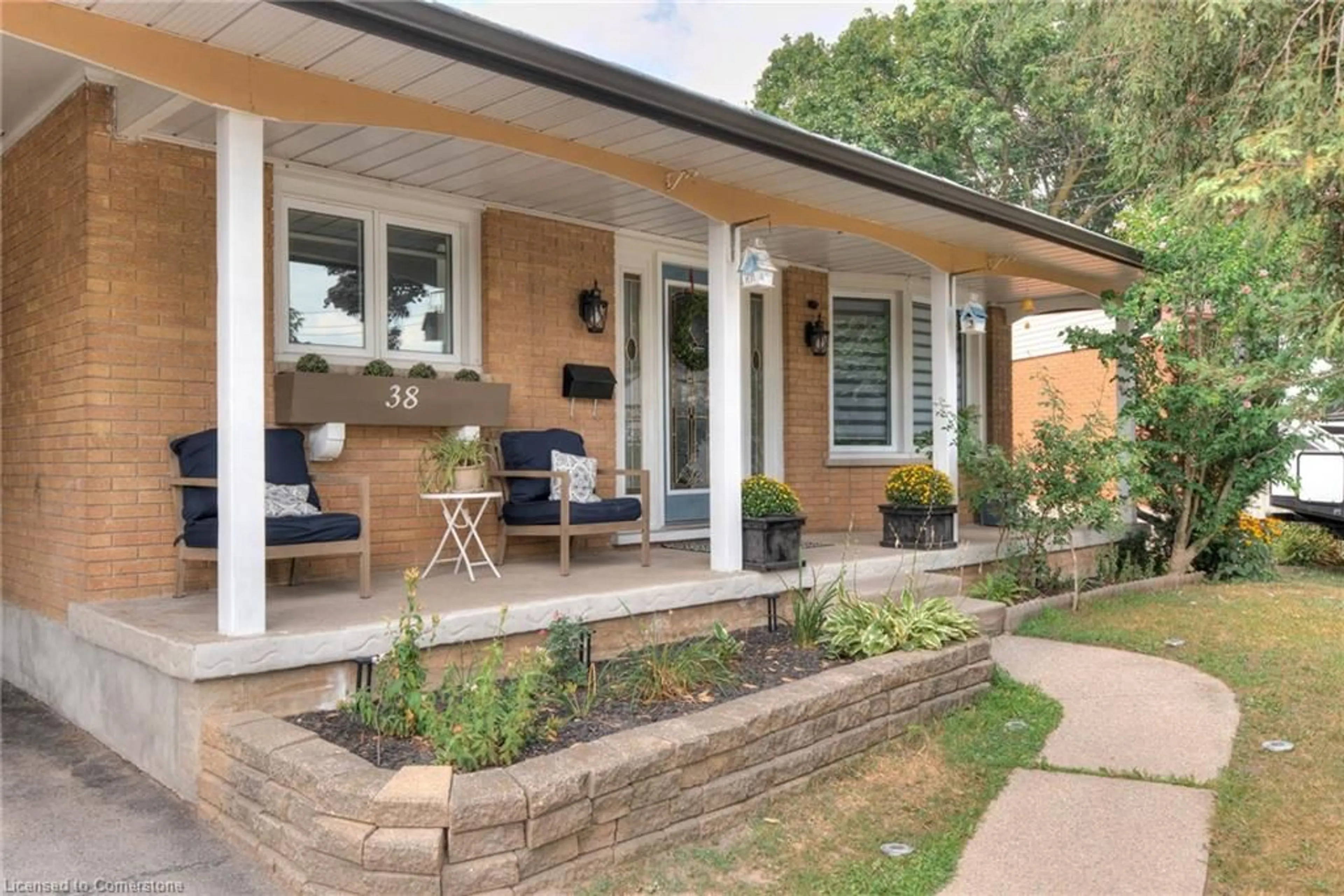 Home with brick exterior material, street for 38 Fairlawn Rd, Kitchener Ontario N2C 1X9