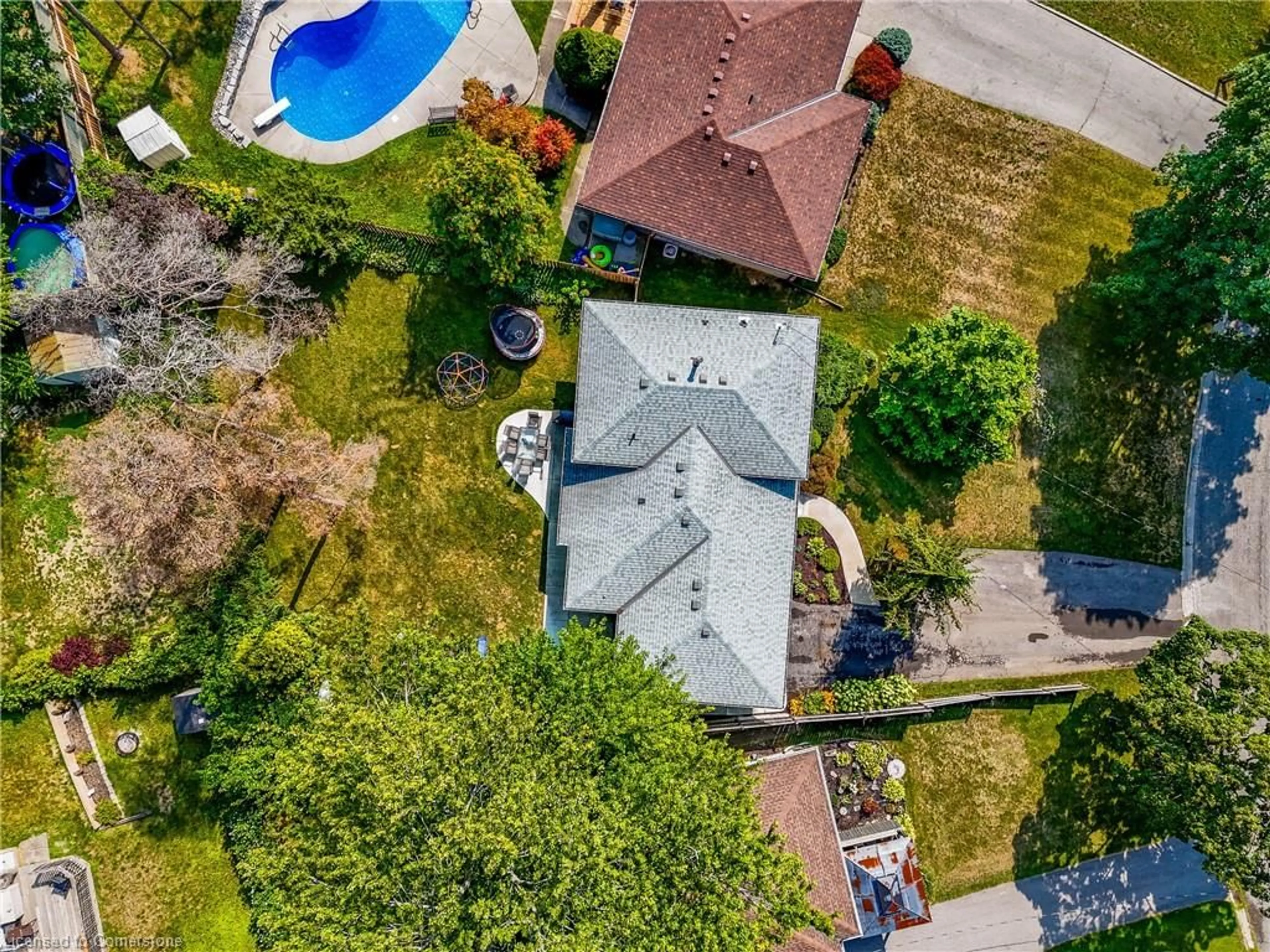 A pic from outside/outdoor area/front of a property/back of a property/a pic from drone, street for 30 Ashton Dr, Simcoe Ontario N3Y 2S4