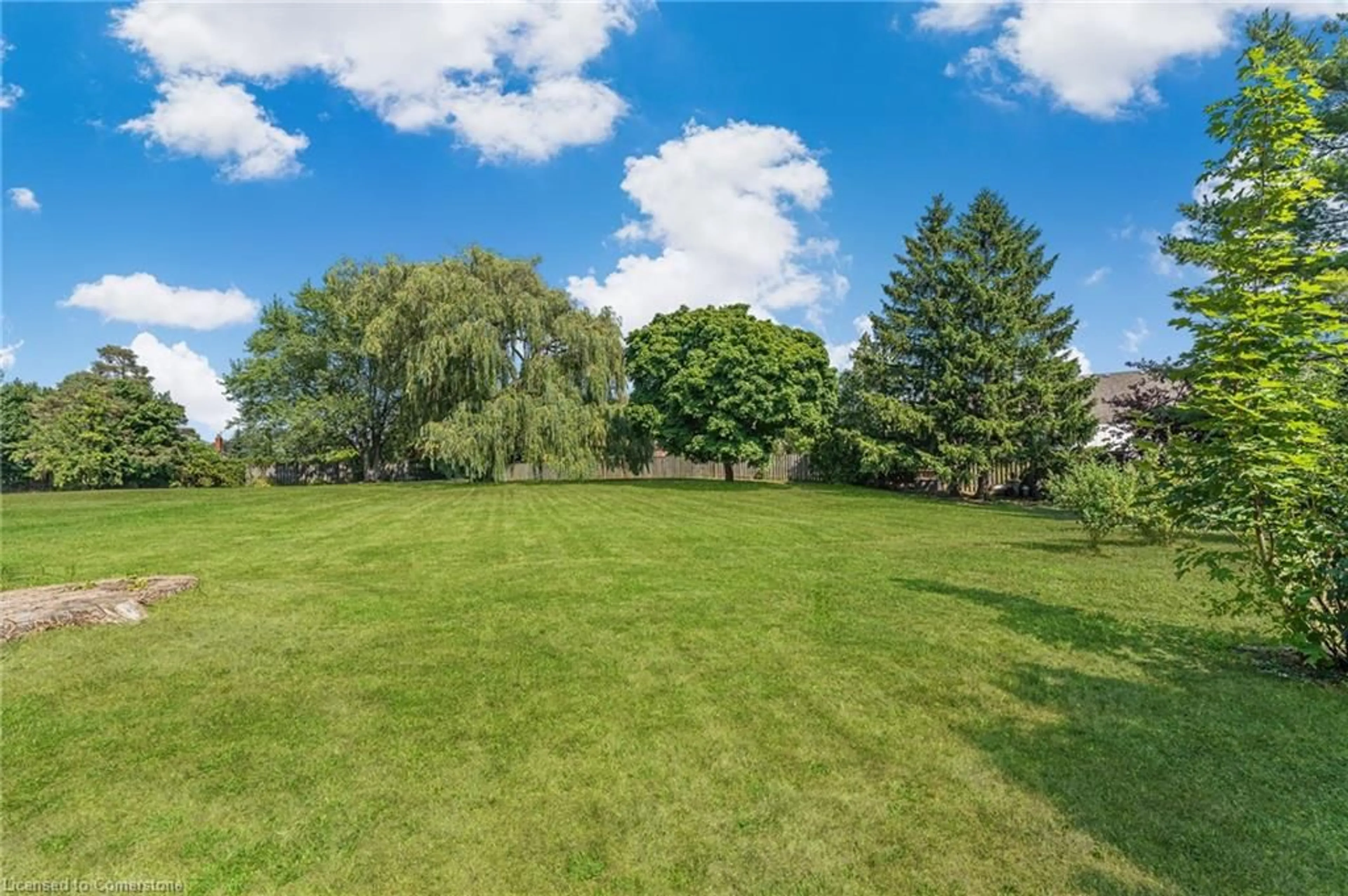 A pic from outside/outdoor area/front of a property/back of a property/a pic from drone, water/lake/river/ocean view for 243 West St, Smithville Ontario L0R 2A0