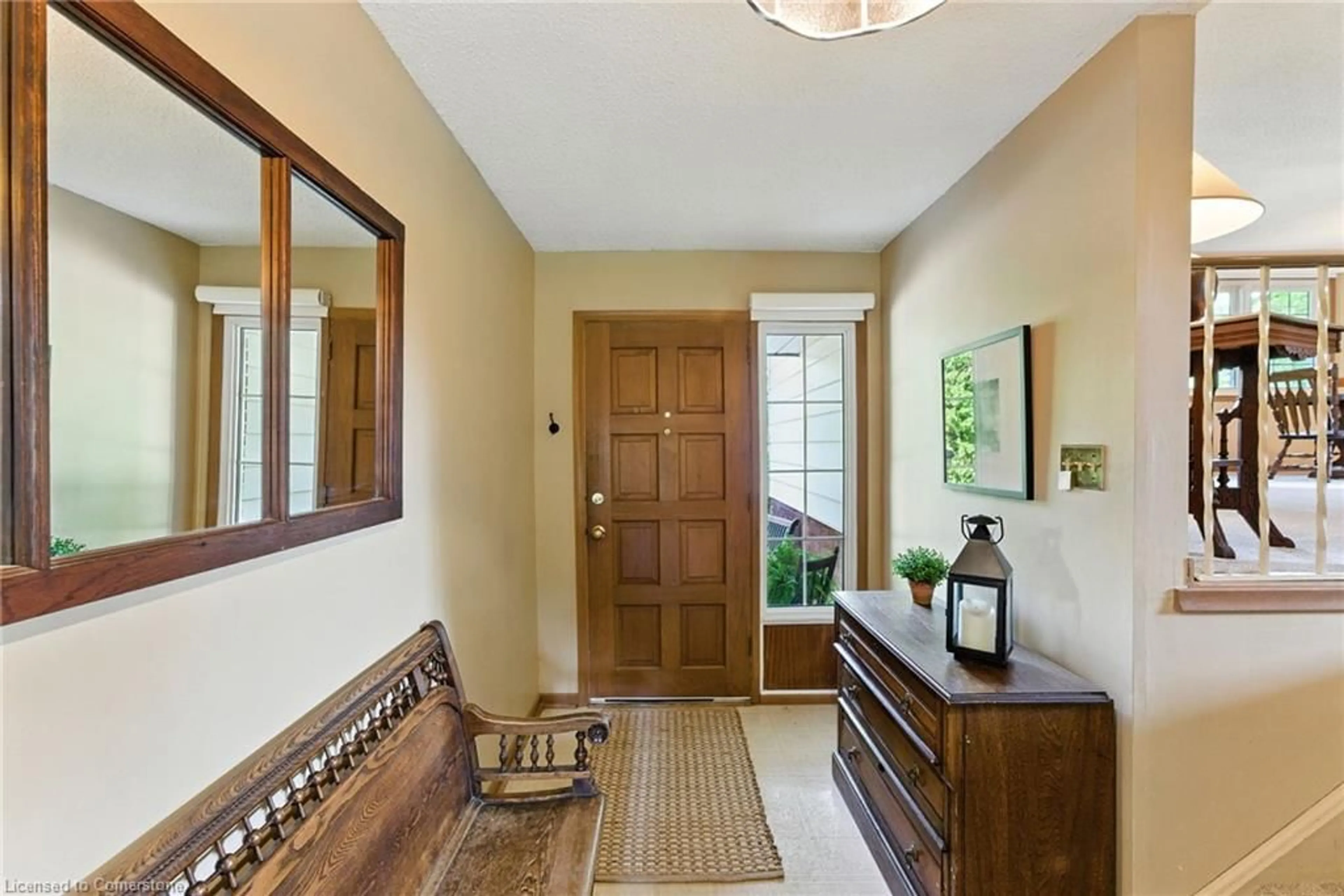 Indoor entryway for 2682 Jerseyville Rd, Ancaster Ontario L0R 1R0
