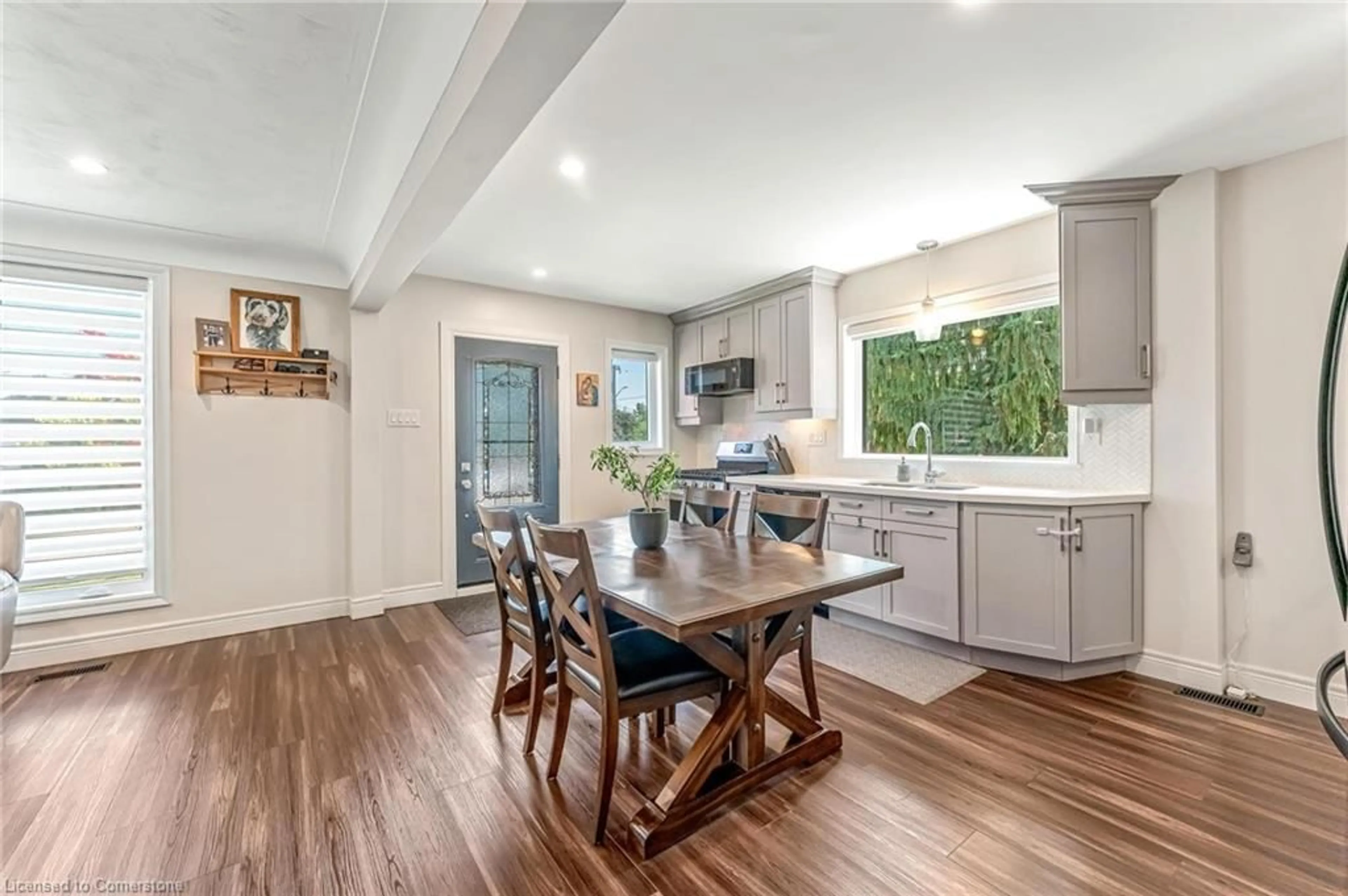 Open concept kitchen, unknown for 25 Alba St, Stoney Creek Ontario L8G 1N9