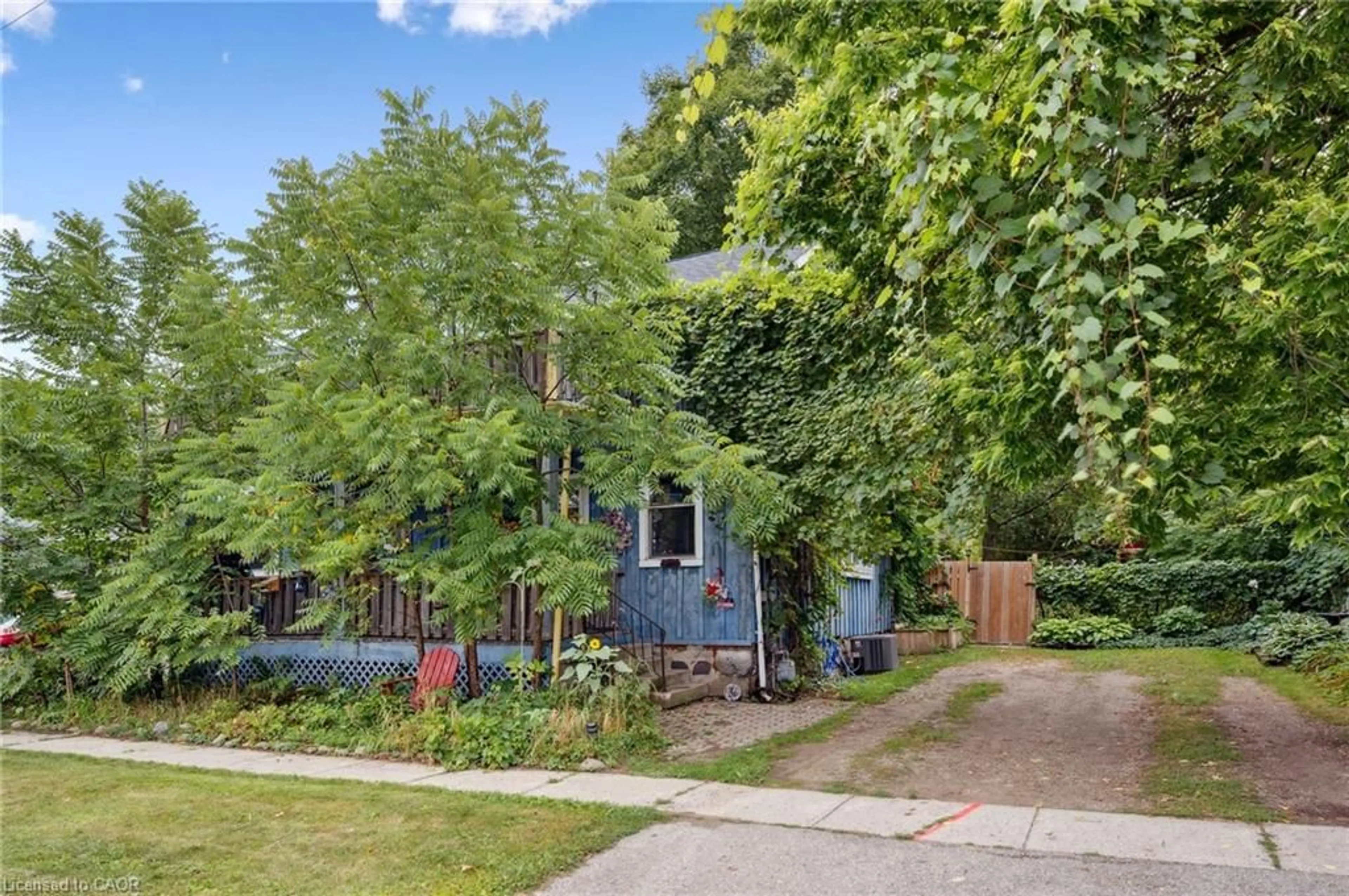 A pic from outside/outdoor area/front of a property/back of a property/a pic from drone, street for 11 Ann St, Plattsville Ontario N0J 1S0