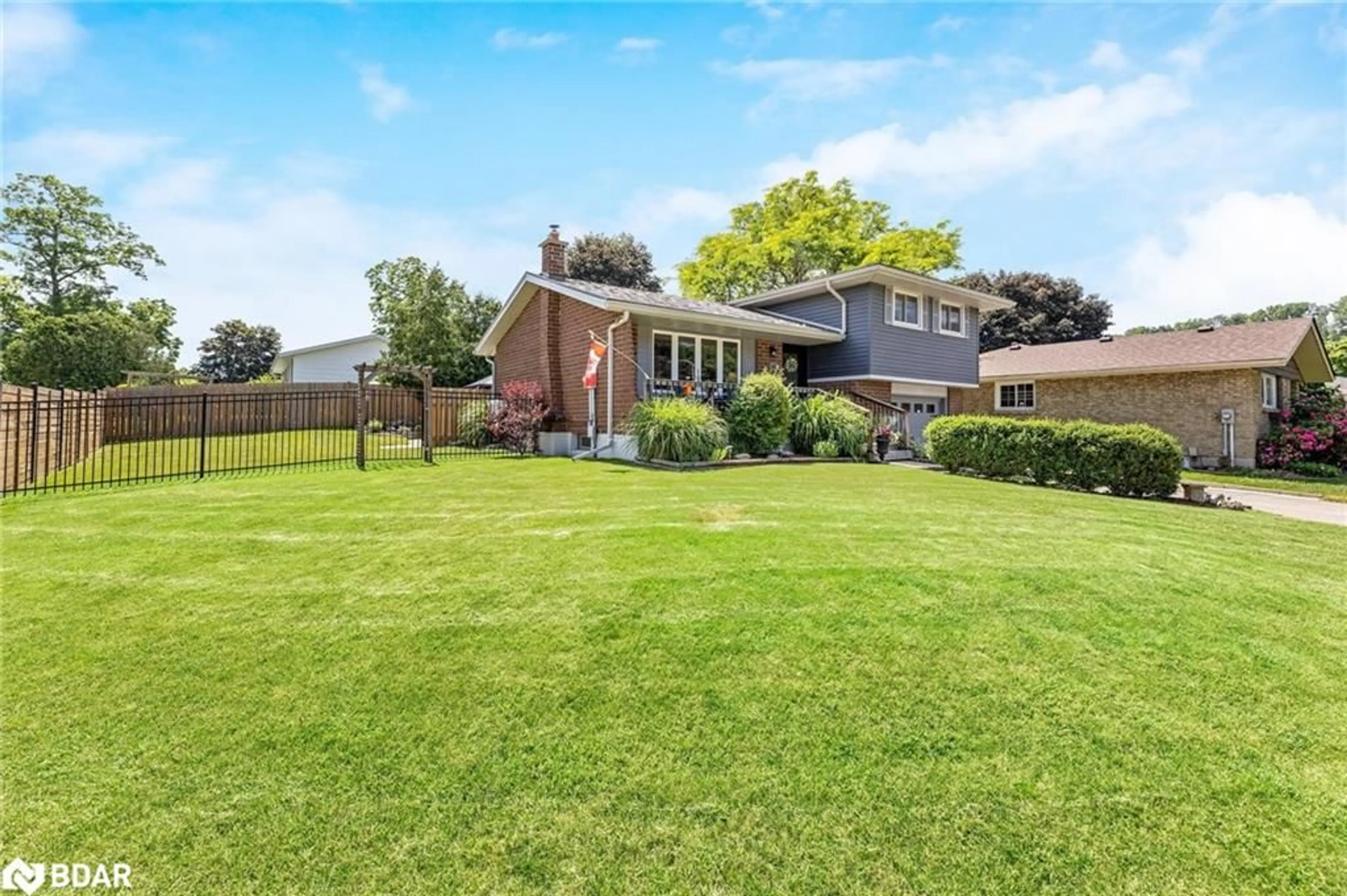 A pic from outside/outdoor area/front of a property/back of a property/a pic from drone, street for 10 Gilston Pky, Paris Ontario N3L 3K6
