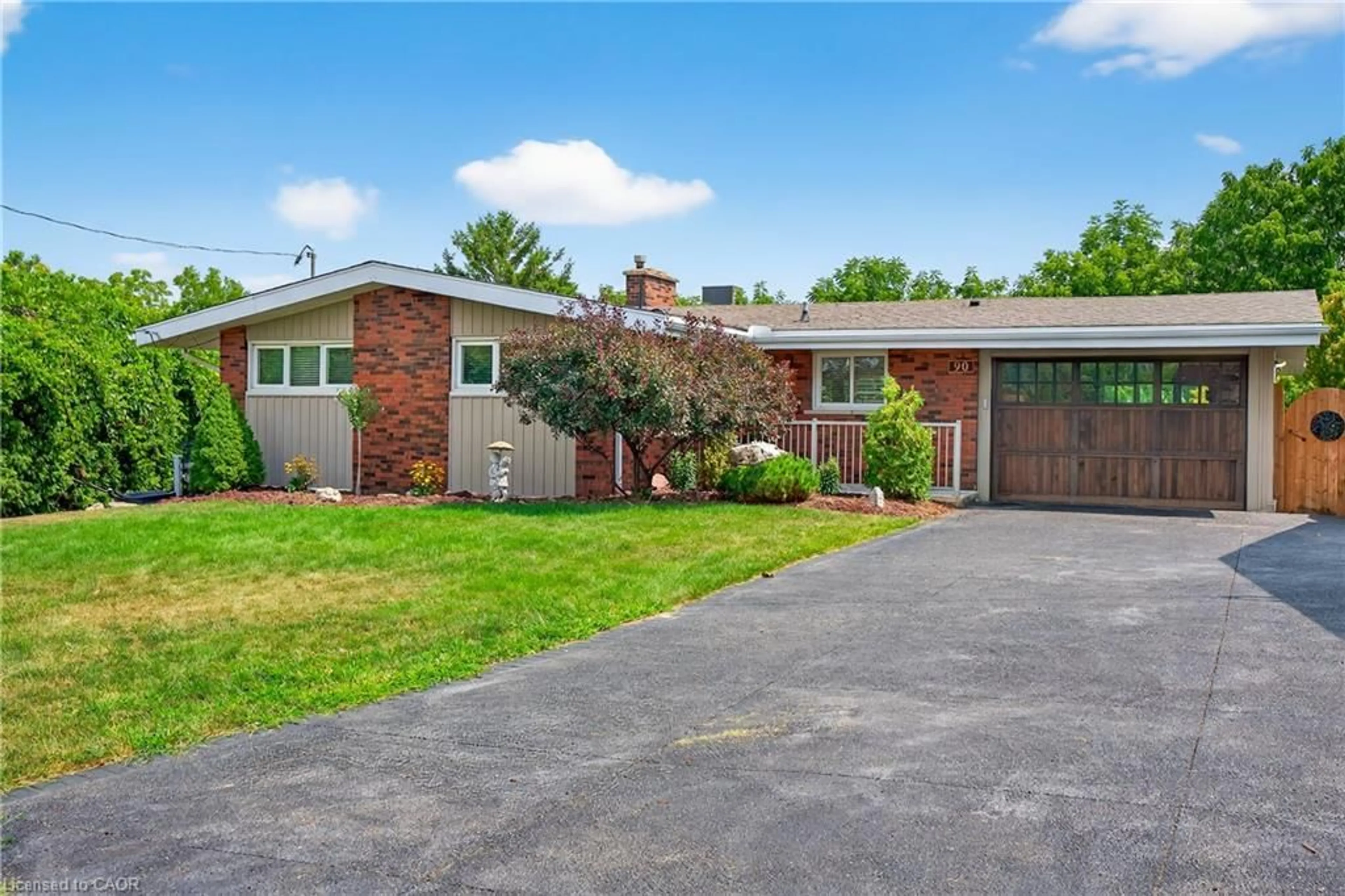Home with brick exterior material, street for 90 Mountain Ave, Stoney Creek Ontario L8G 3P7