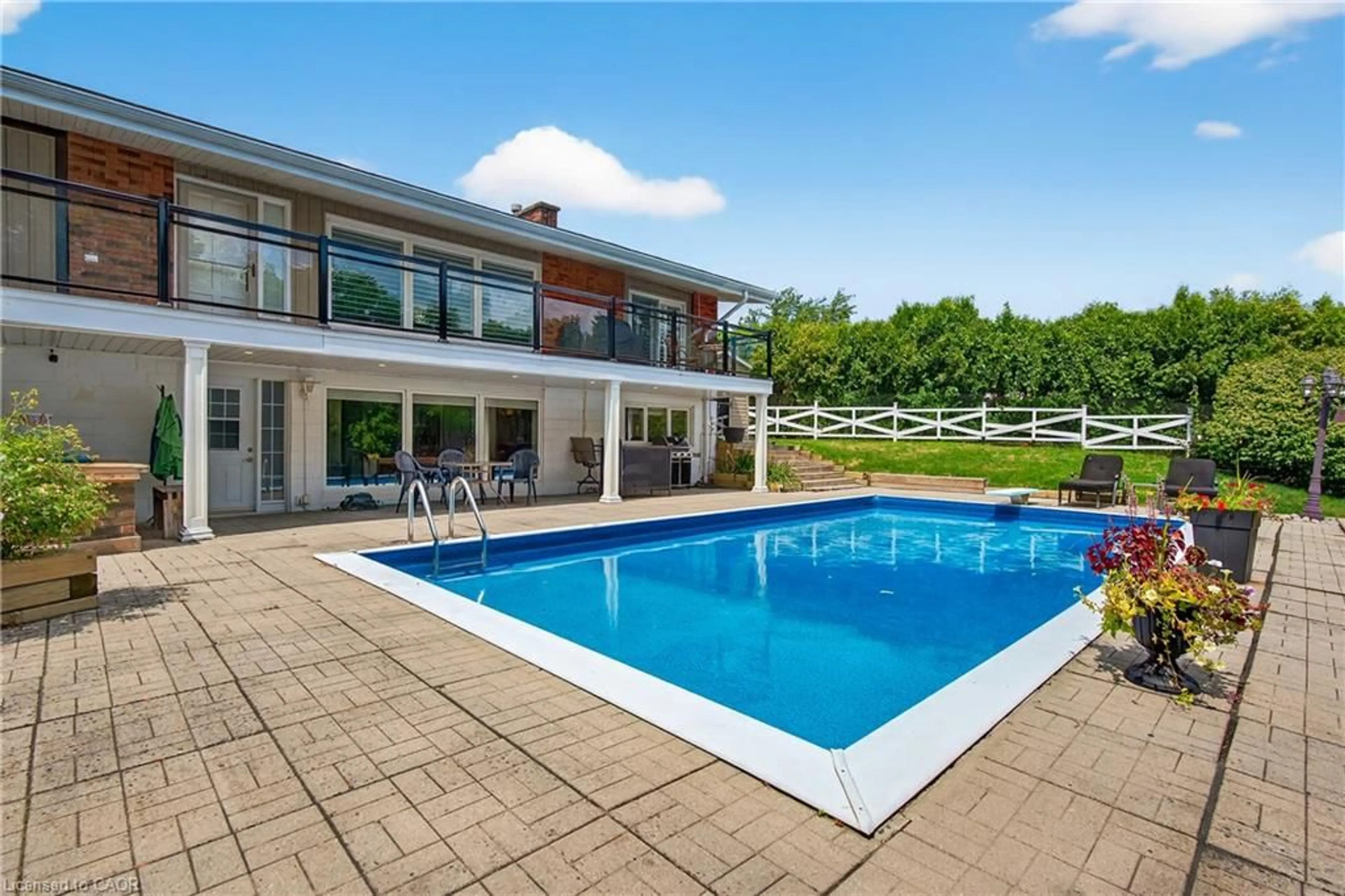 Pool for 90 Mountain Ave, Stoney Creek Ontario L8G 3P7