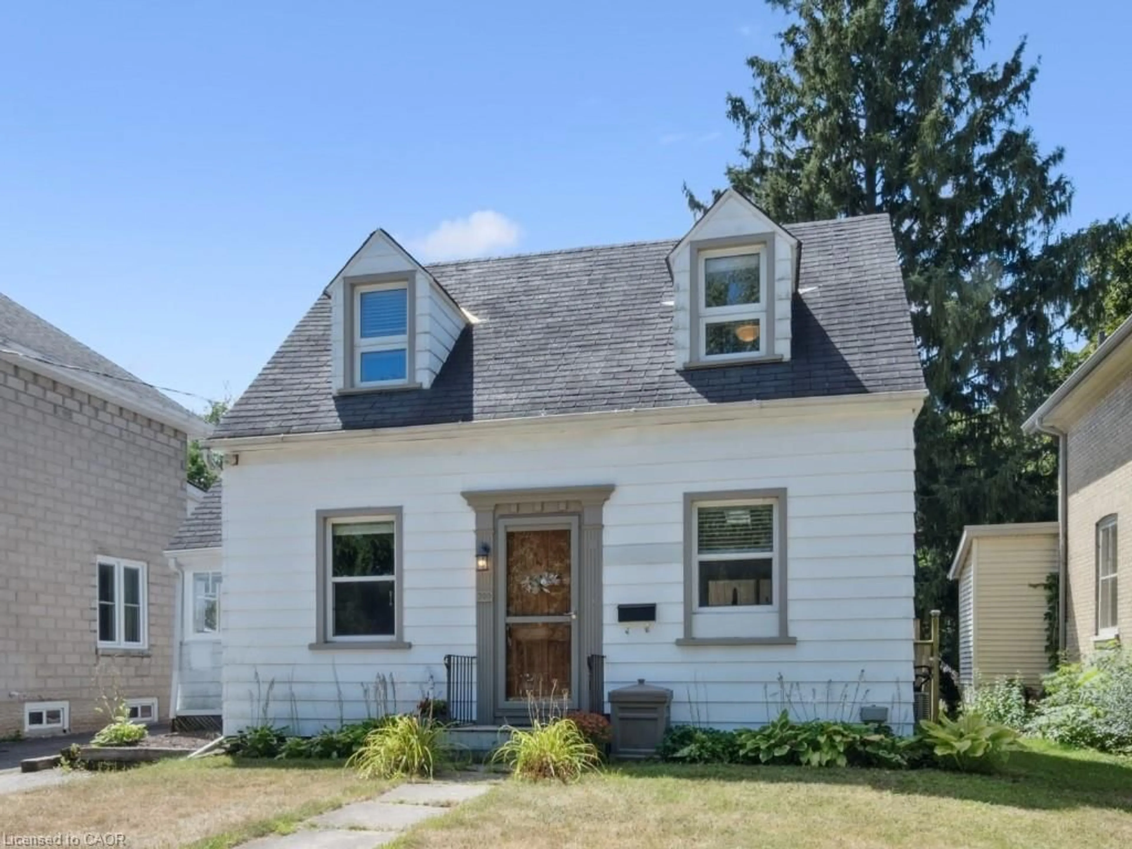 Home with vinyl exterior material, street for 200 Hewat St, Cambridge Ontario N3H 4H1