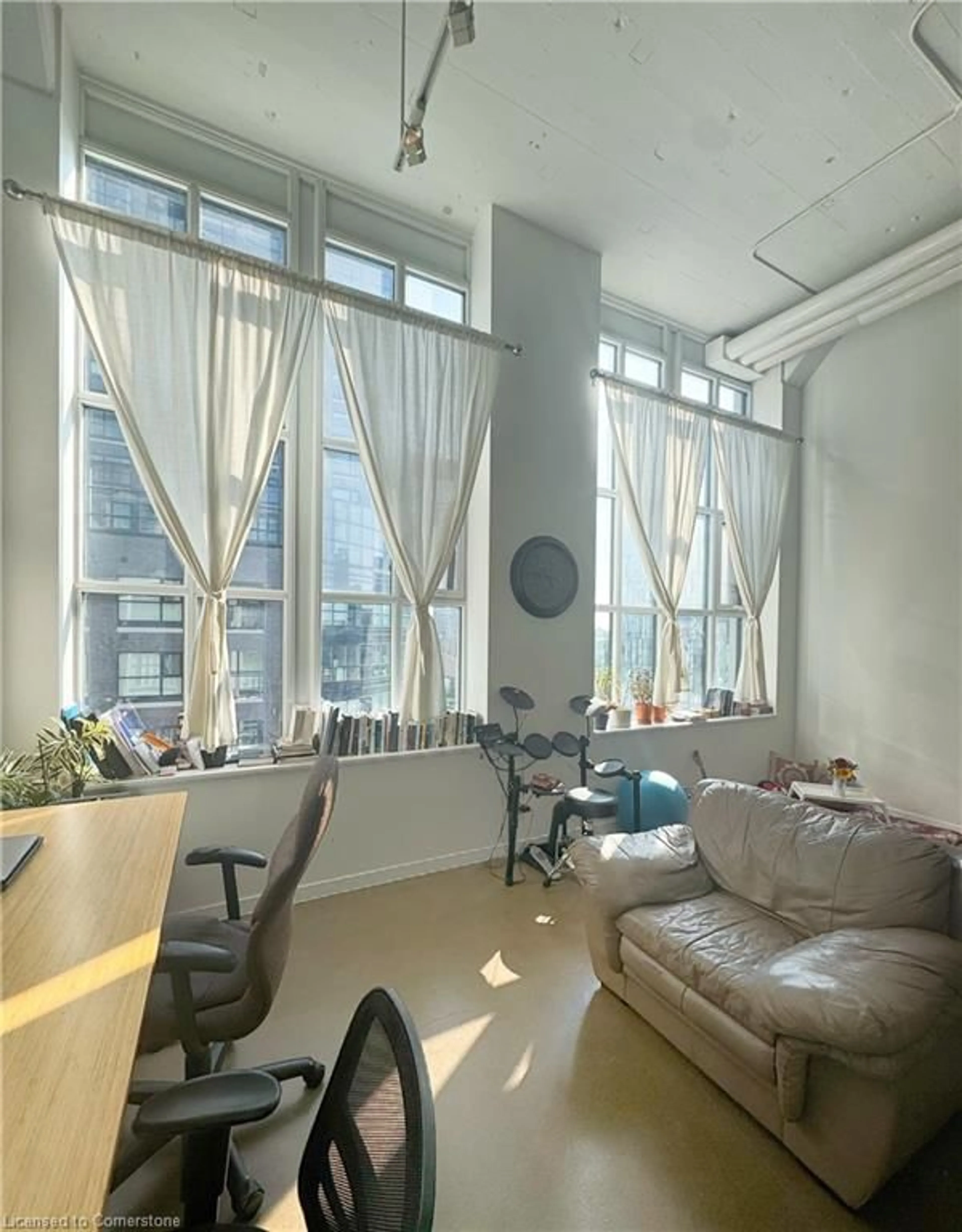 A pic of a room for 410 King St #418, Waterloo Ontario N2G 1C3