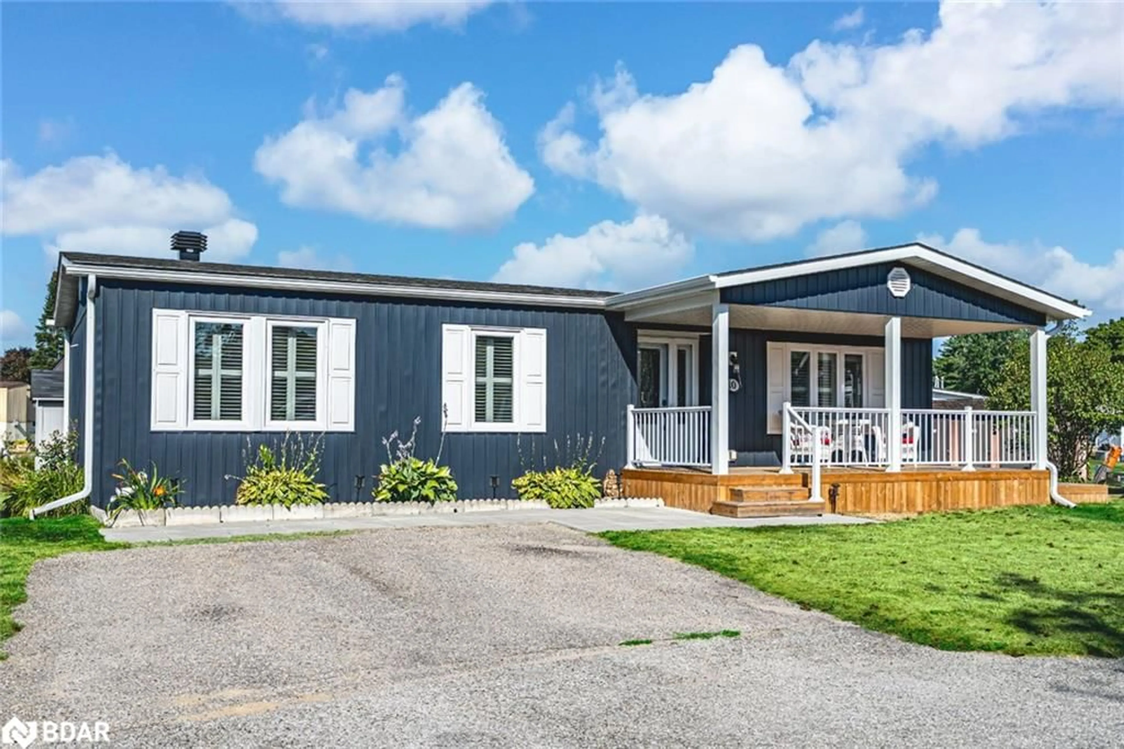 Home with vinyl exterior material, street for 10 Nettles Cove, Innisfil Ontario L9S 1P6