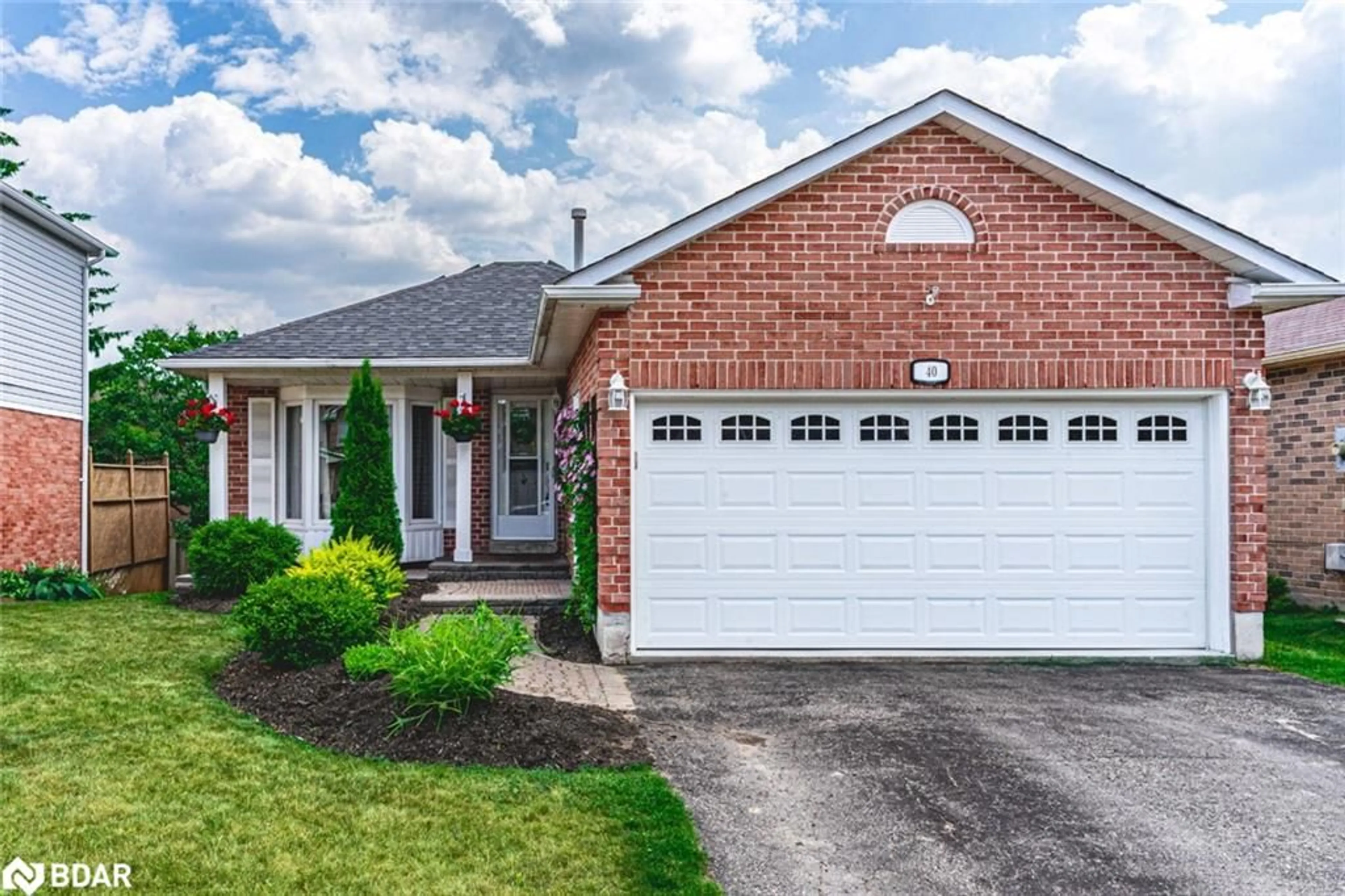 Home with brick exterior material, street for 40 Grasett Cres, Barrie Ontario L4N 6Z6