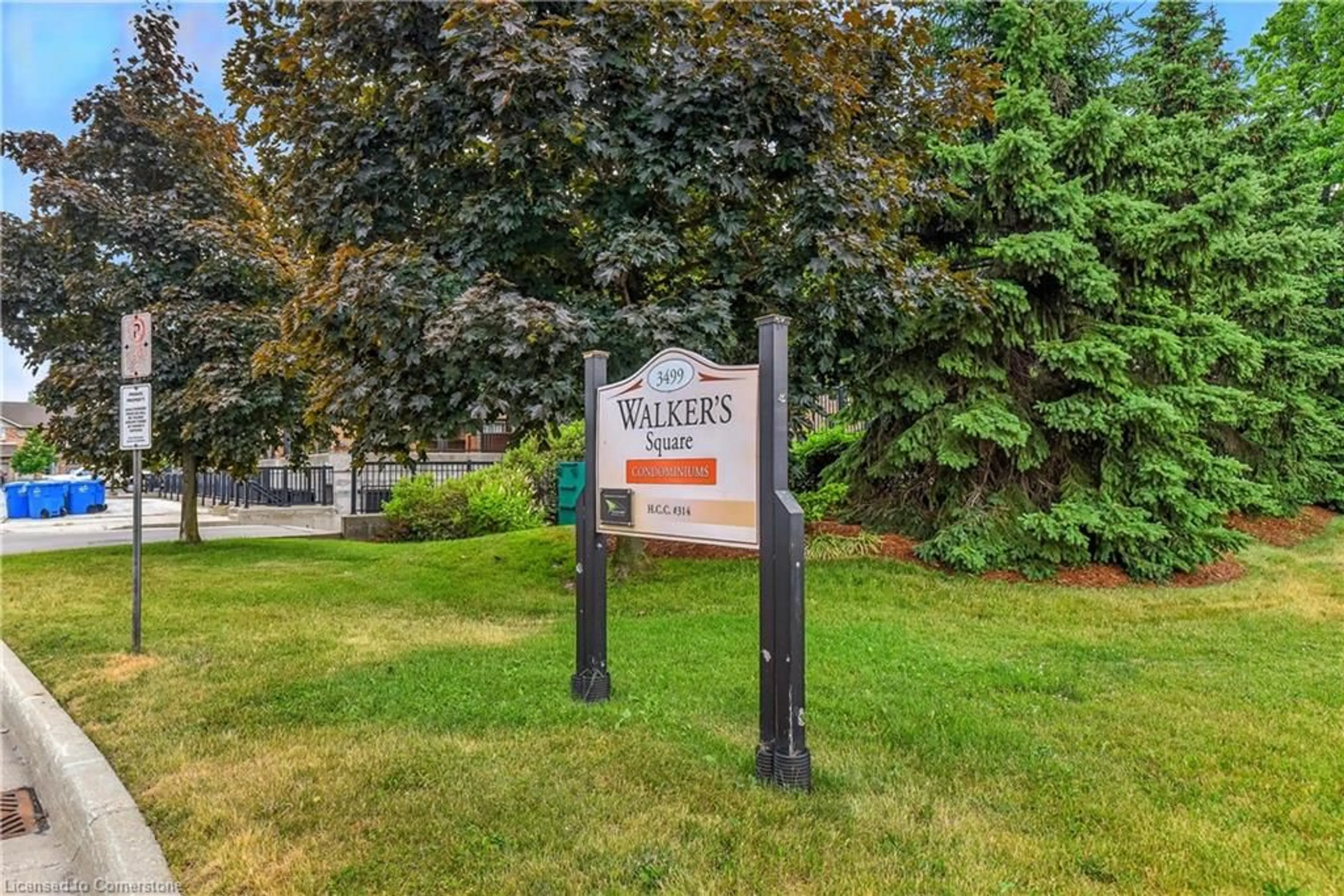 Indoor foyer for 3499 Upper Middle Rd #404, Burlington Ontario L7M 4M7