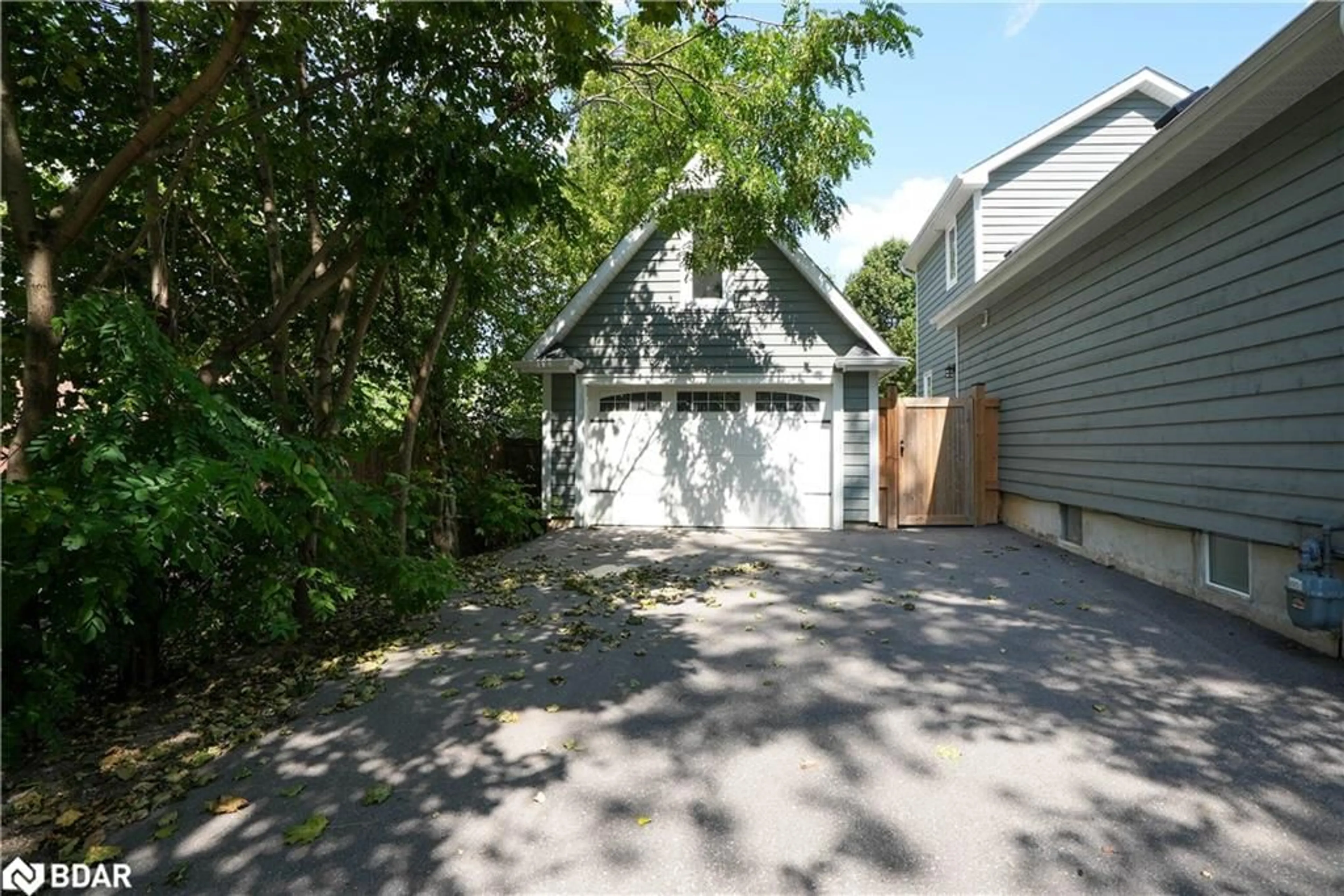 Unknown for 125 Dundonald St, Barrie Ontario L4M 3T7