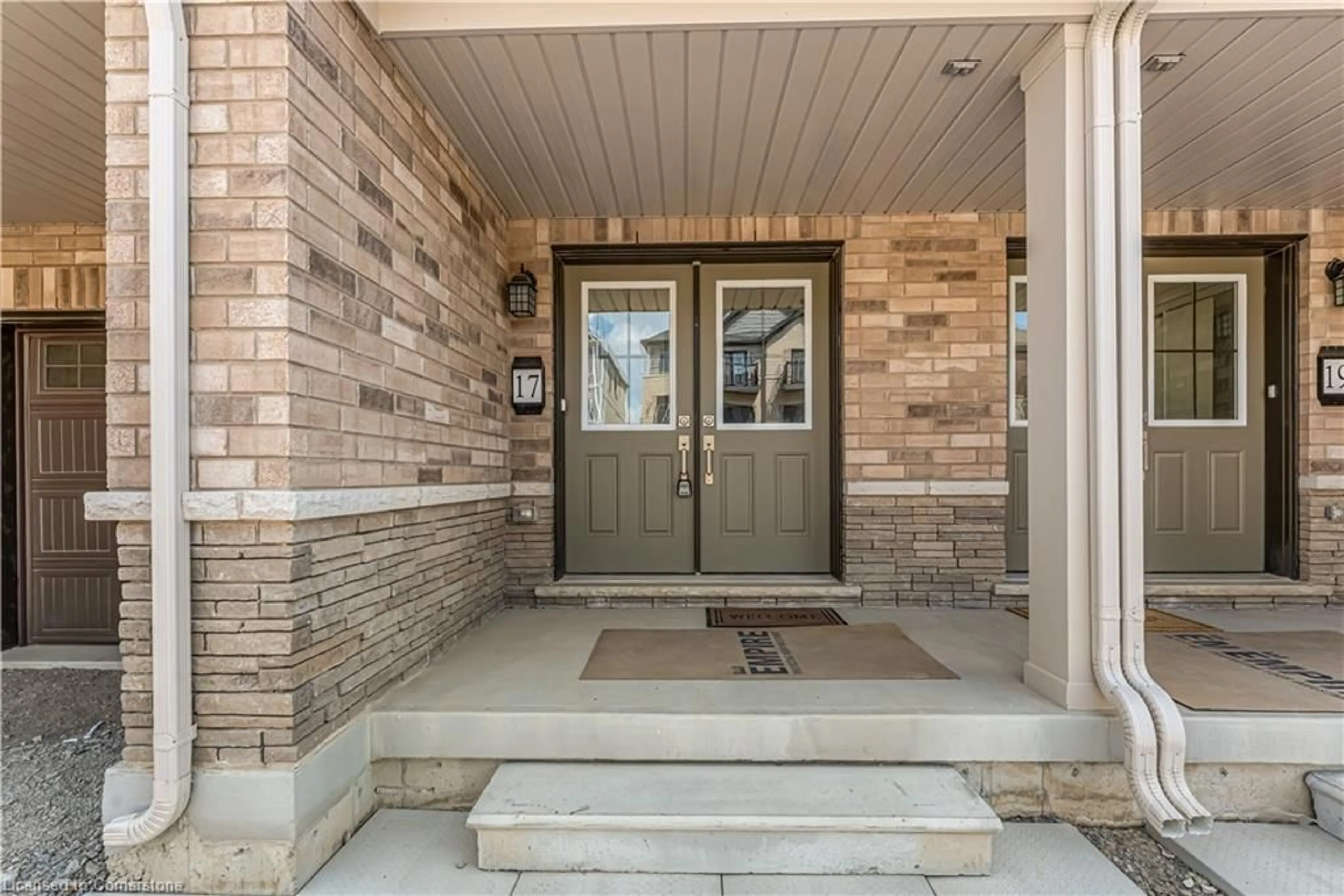 Indoor entryway for 17 St Lawrence Rd, Caledonia Ontario N3W 0J5