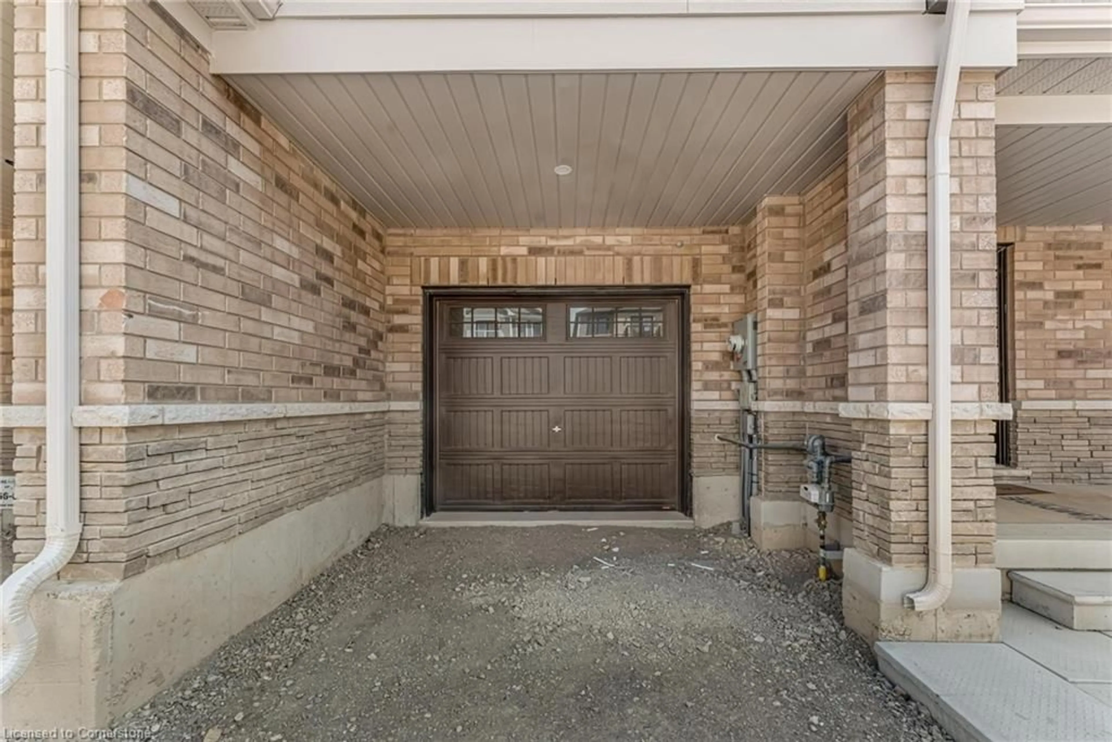 Indoor garage for 17 St Lawrence Rd, Caledonia Ontario N3W 0J5