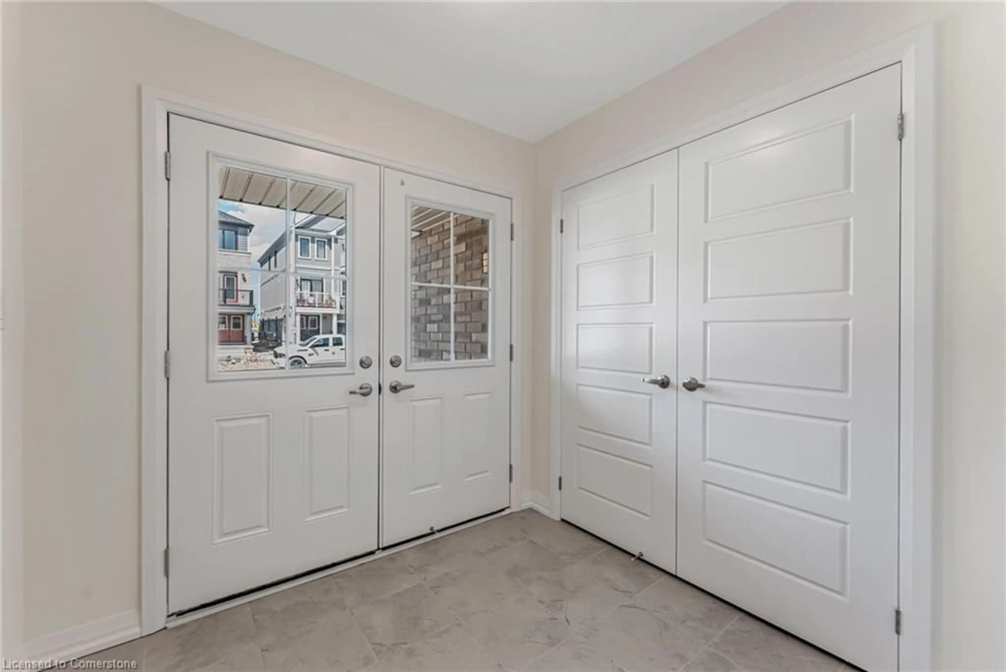 Indoor entryway for 17 St Lawrence Rd, Caledonia Ontario N3W 0J5