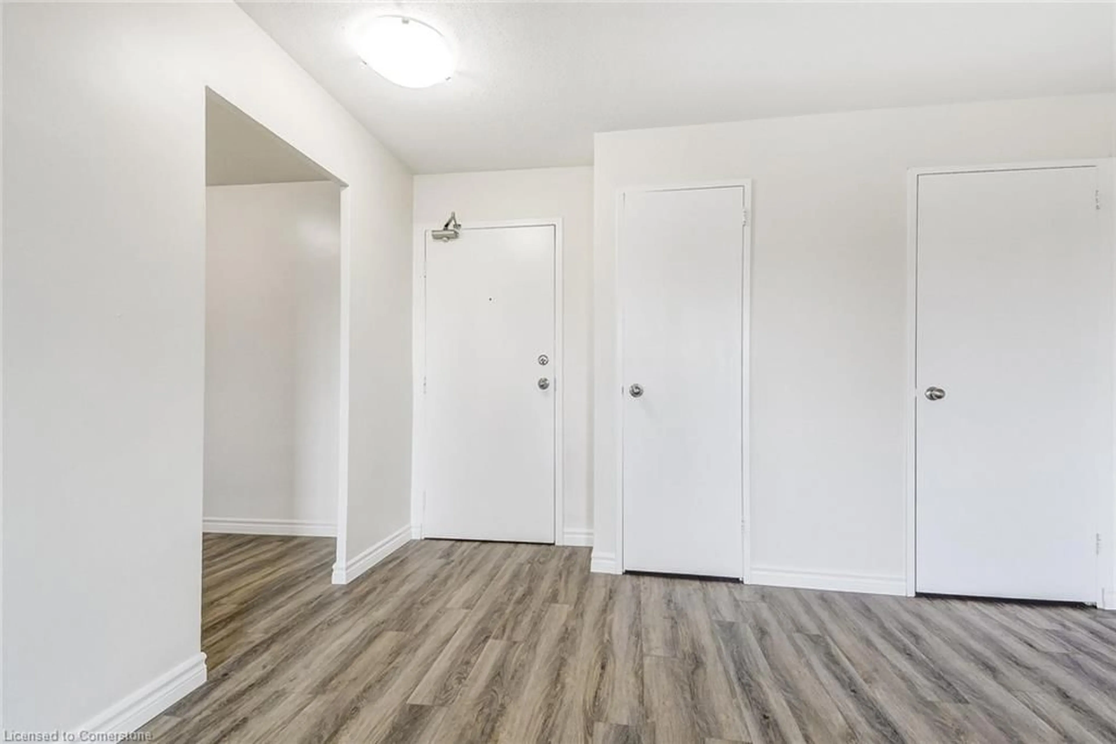 Indoor entryway for 261 Thomas Ave, Bradford Ontario N3S 0E1