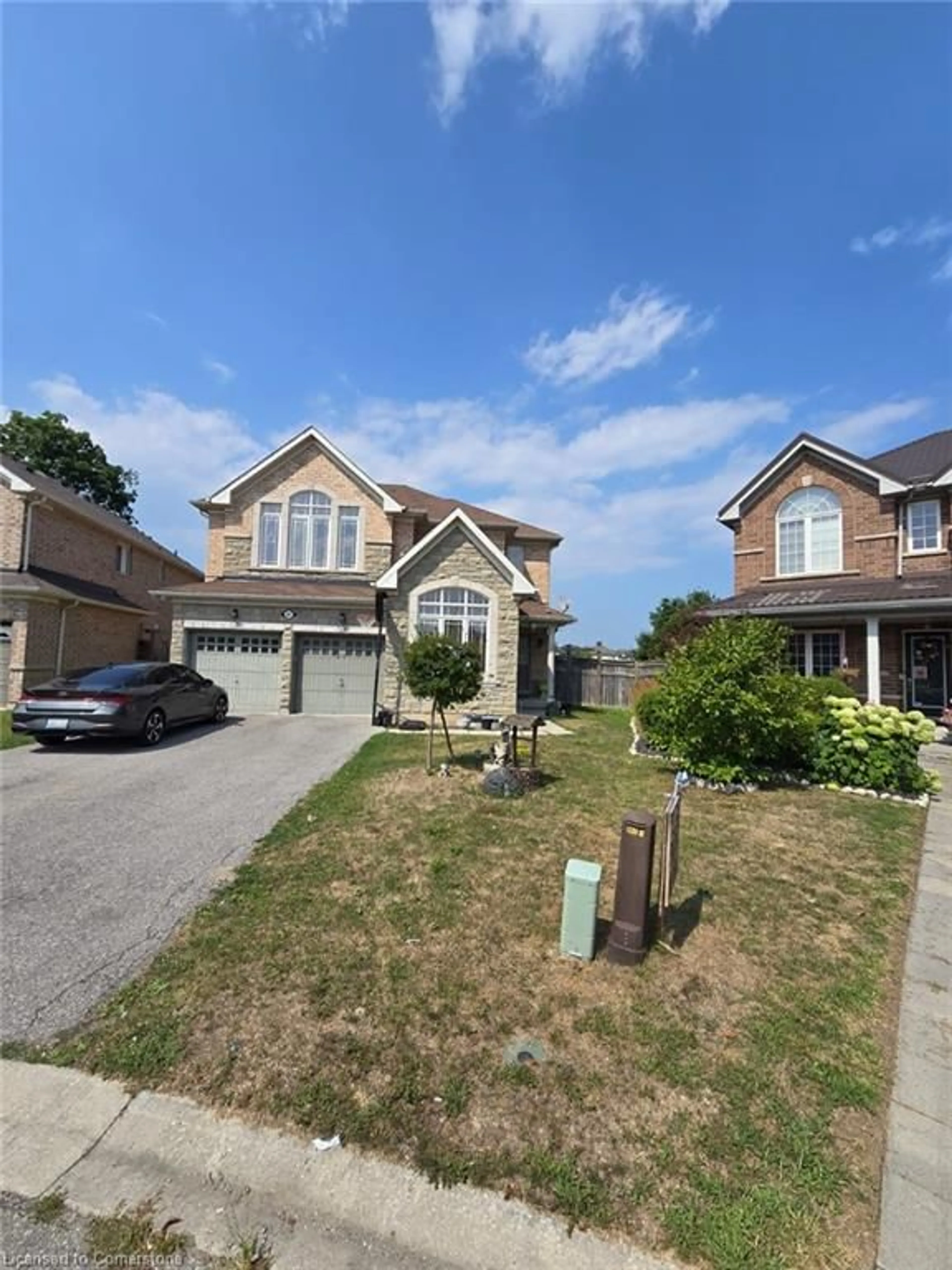A pic from outside/outdoor area/front of a property/back of a property/a pic from drone, street for 261 Thomas Ave, Brantford Ontario N3S 0E1