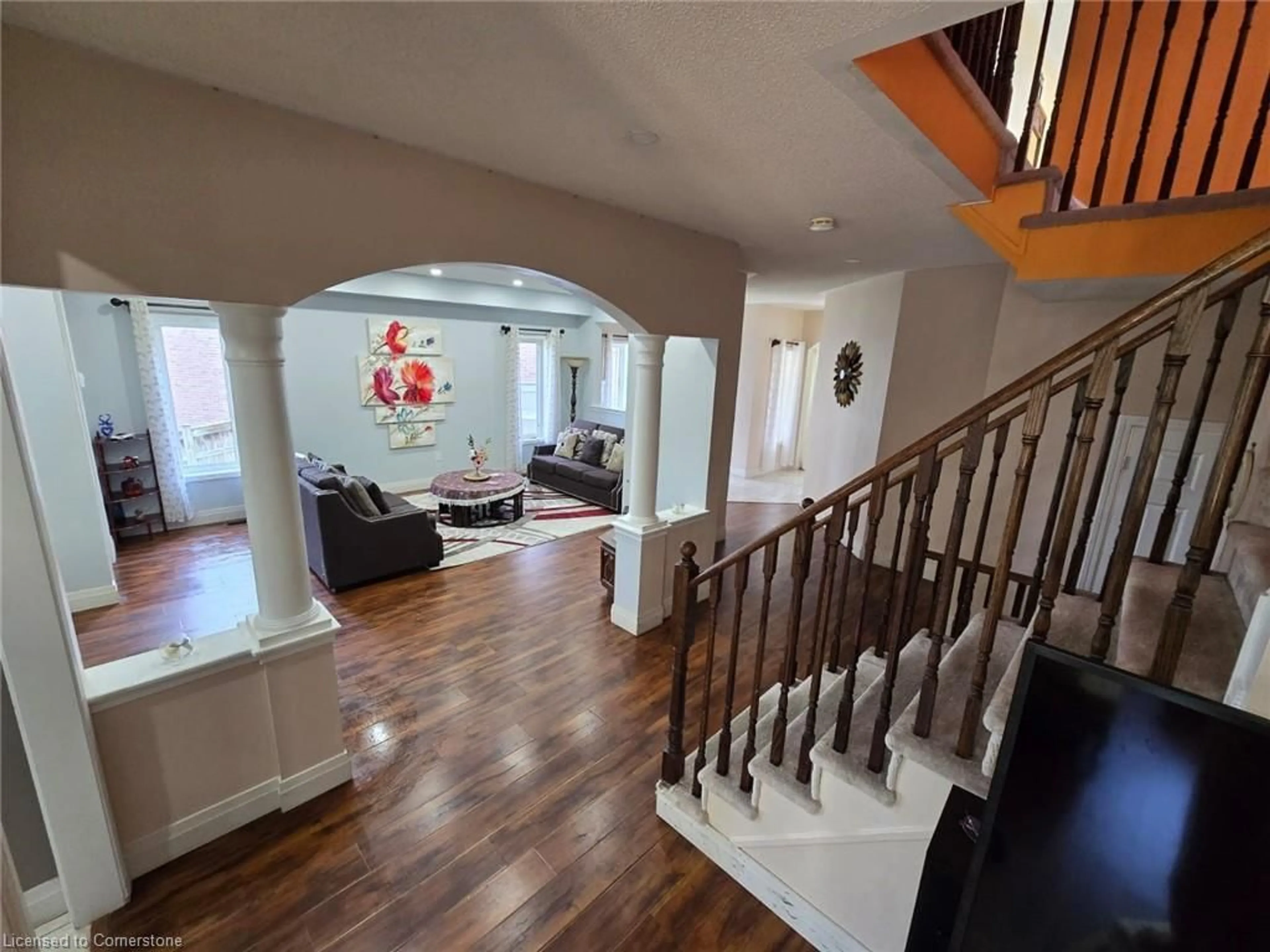Indoor foyer for 261 Thomas Ave, Brantford Ontario N3S 0E1