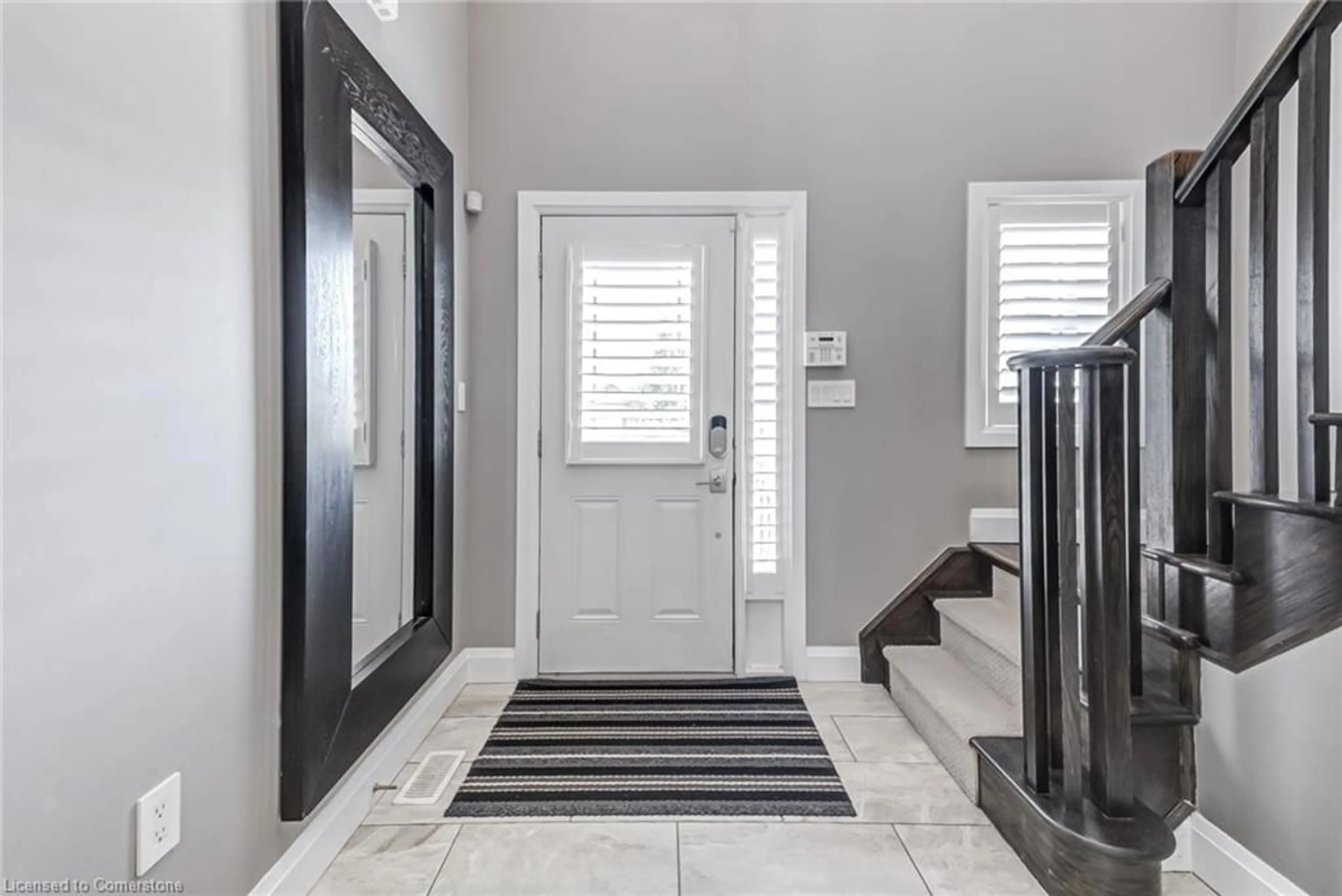 Indoor entryway for 4401 Dennis Ave, Beamsville Ontario L0R 1B9