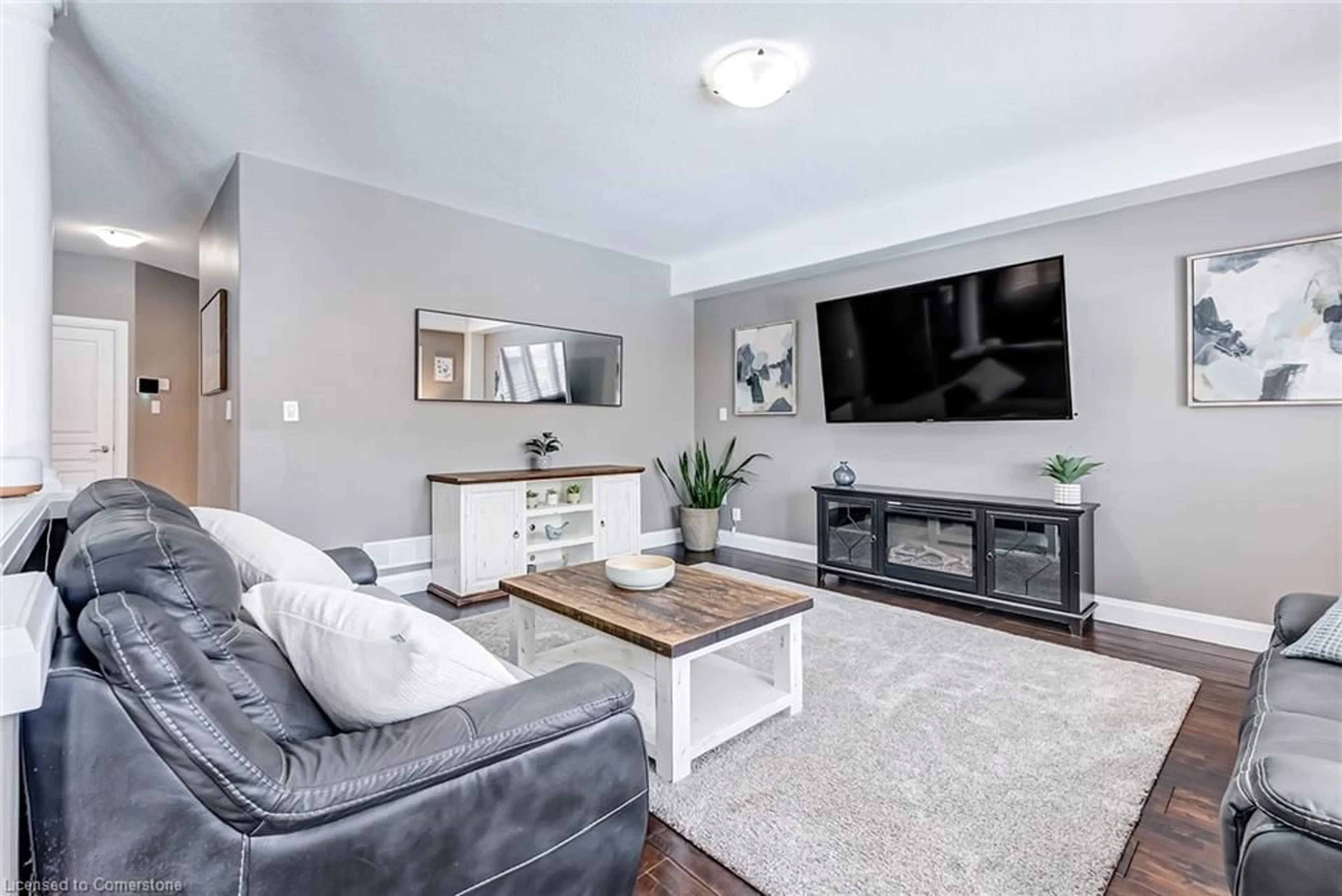 Living room with furniture, unknown for 4401 Dennis Ave, Beamsville Ontario L0R 1B9