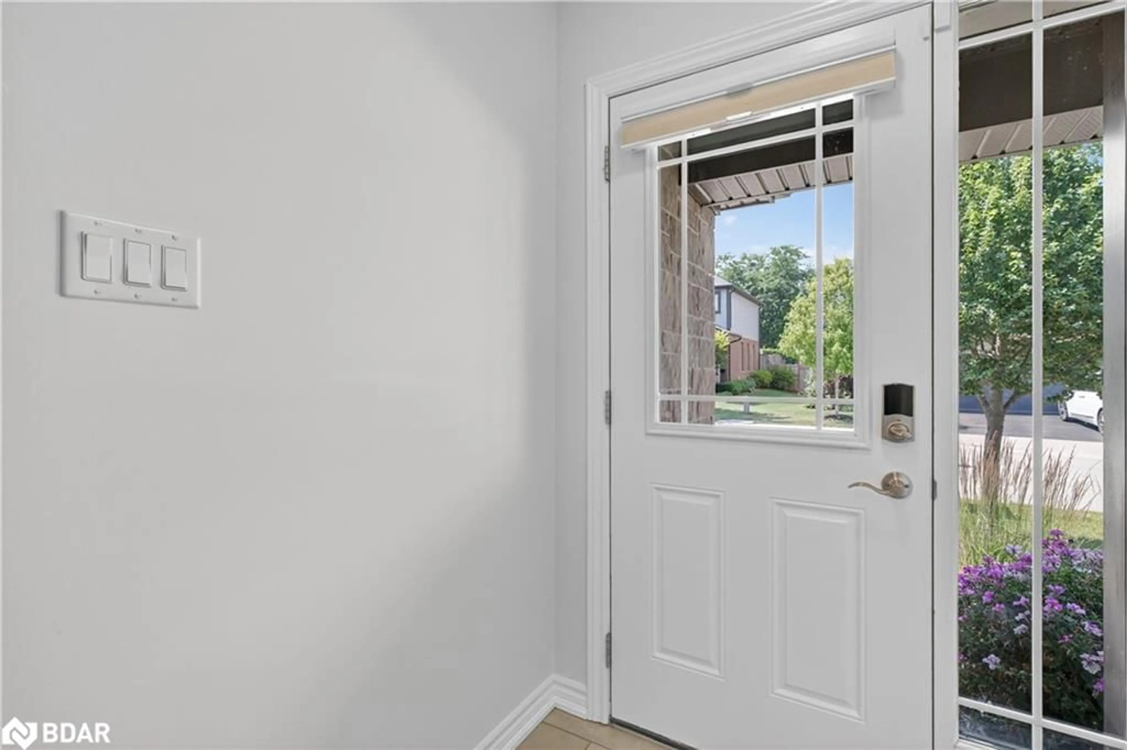 Indoor entryway for 24 Westminster Cres, Fergus Ontario N1M 1Y8