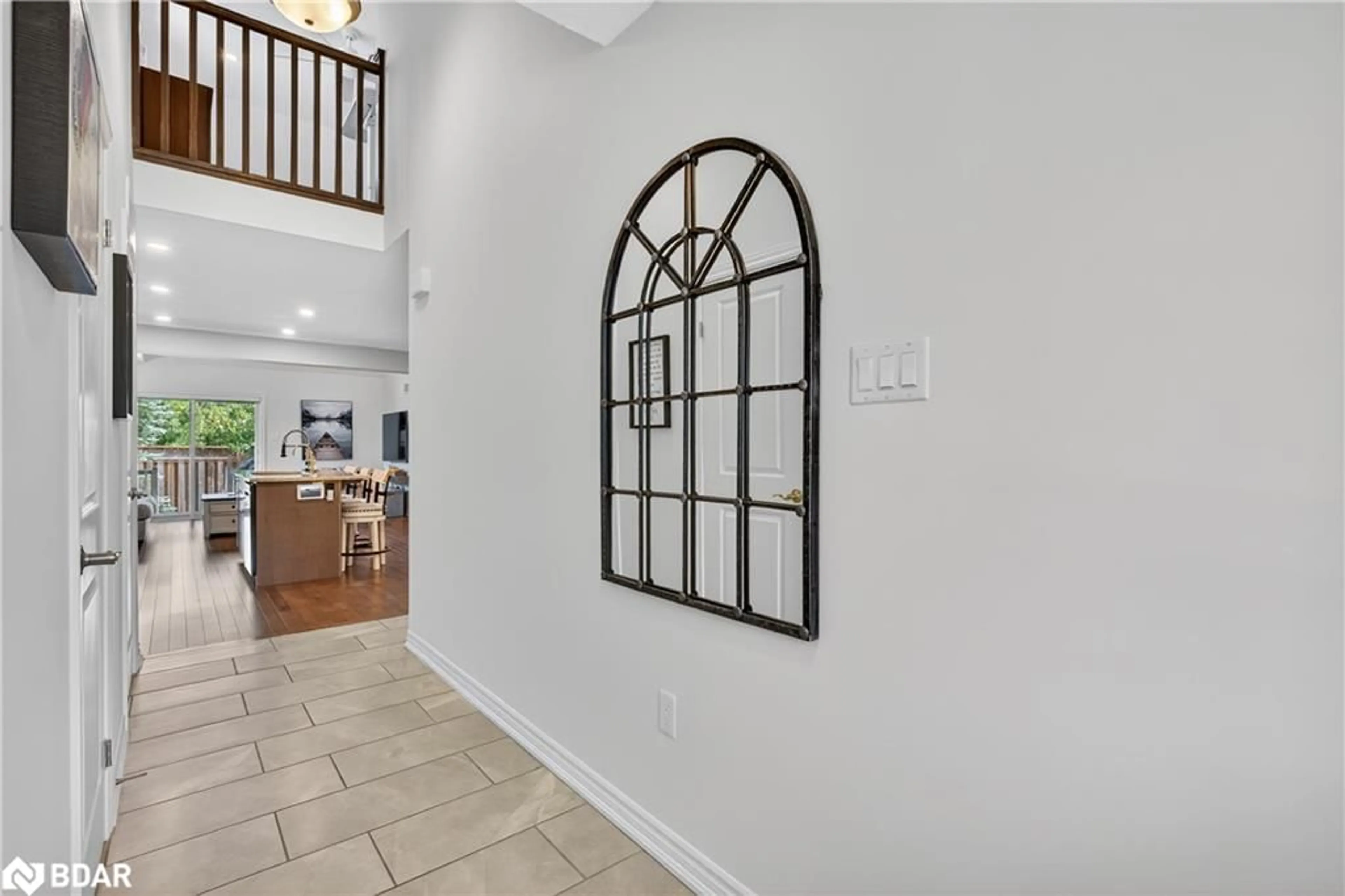 Indoor entryway for 24 Westminster Cres, Fergus Ontario N1M 1Y8