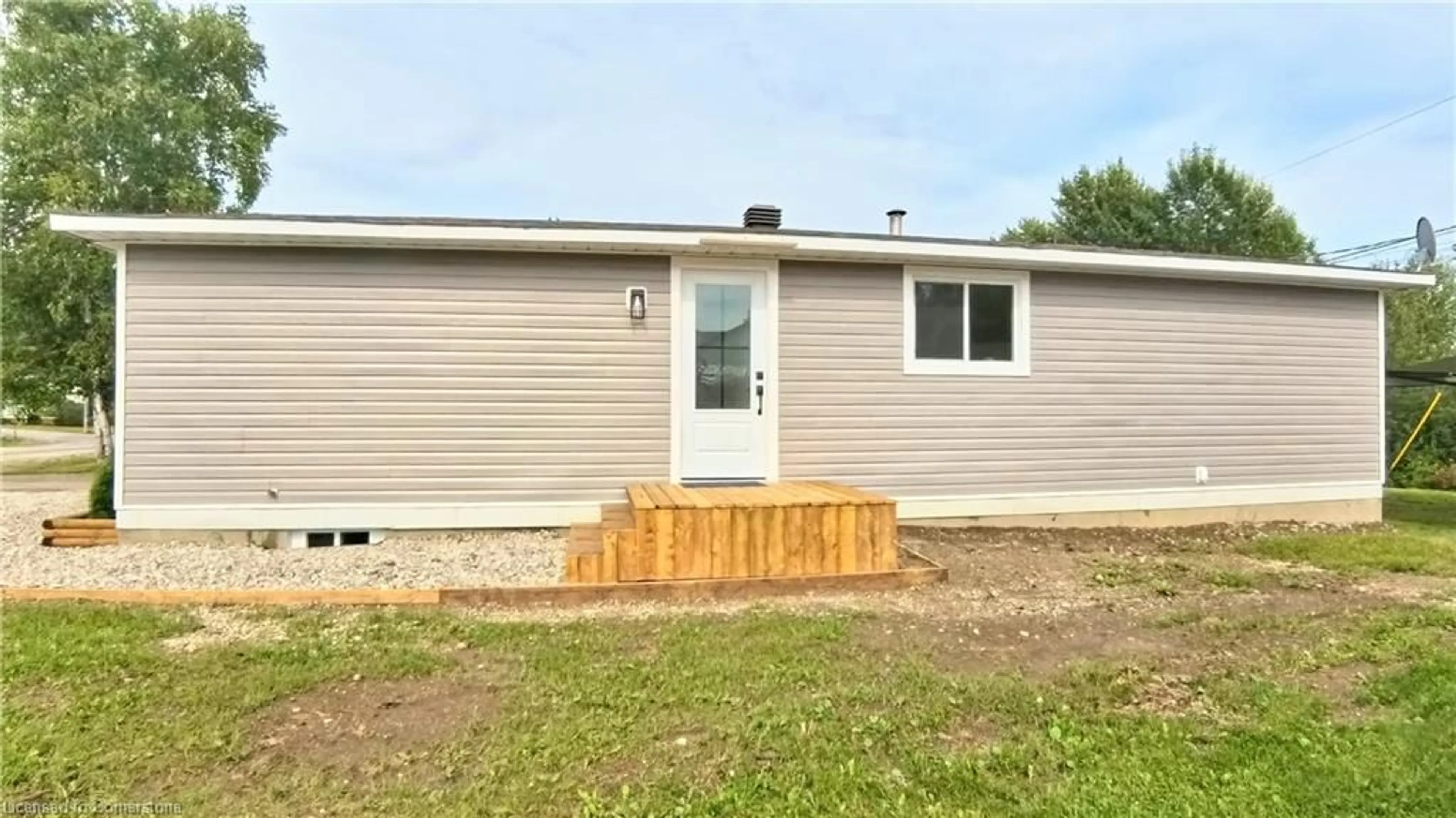 Home with vinyl exterior material, building for 16 Robin Ave, Manitouwadge Ontario P0T 2C0