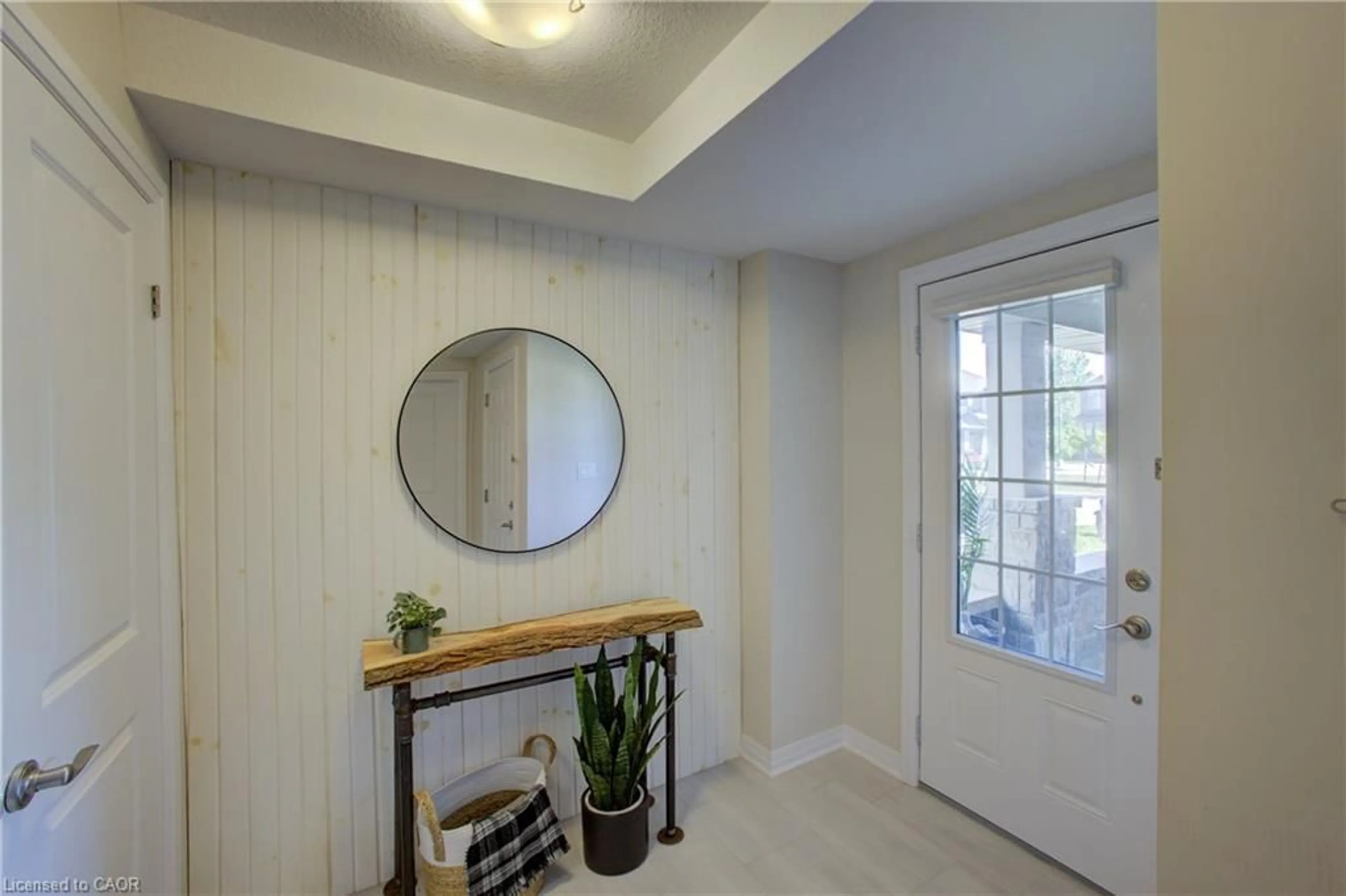 Indoor entryway for 115 South Creek Dr #4A, Kitchener Ontario N2P 0H2