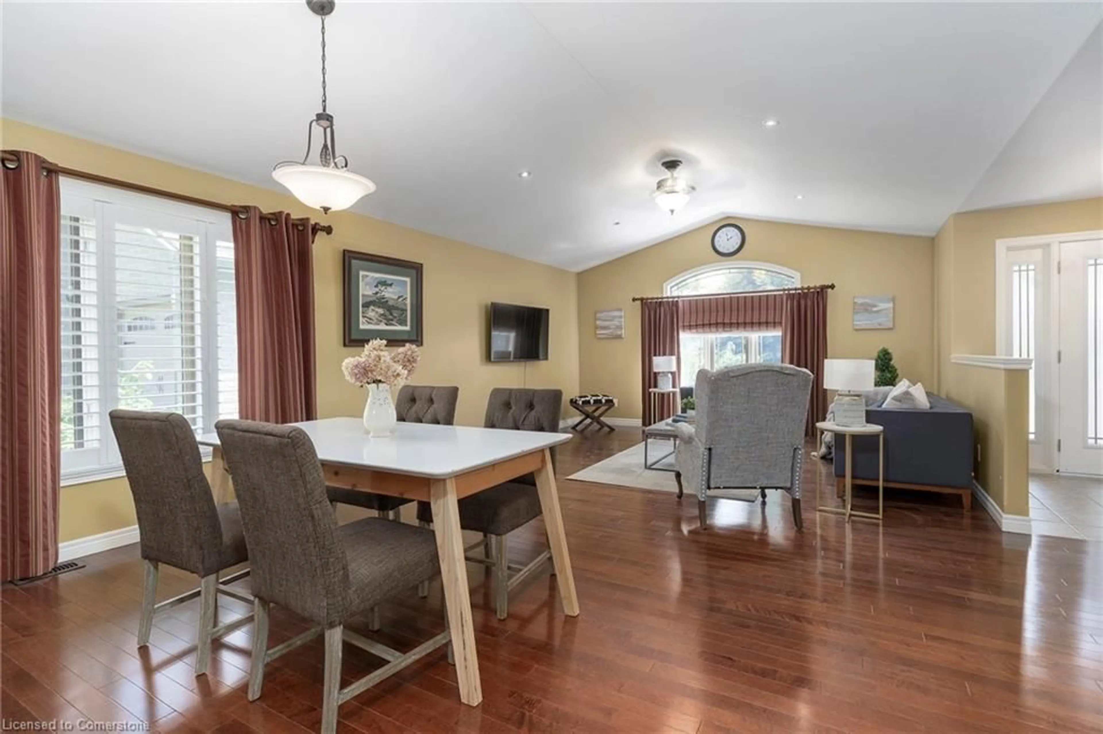 Dining room, wood/laminate floor for 6 Wintergreen Cres, Delhi Ontario N4B 2W5