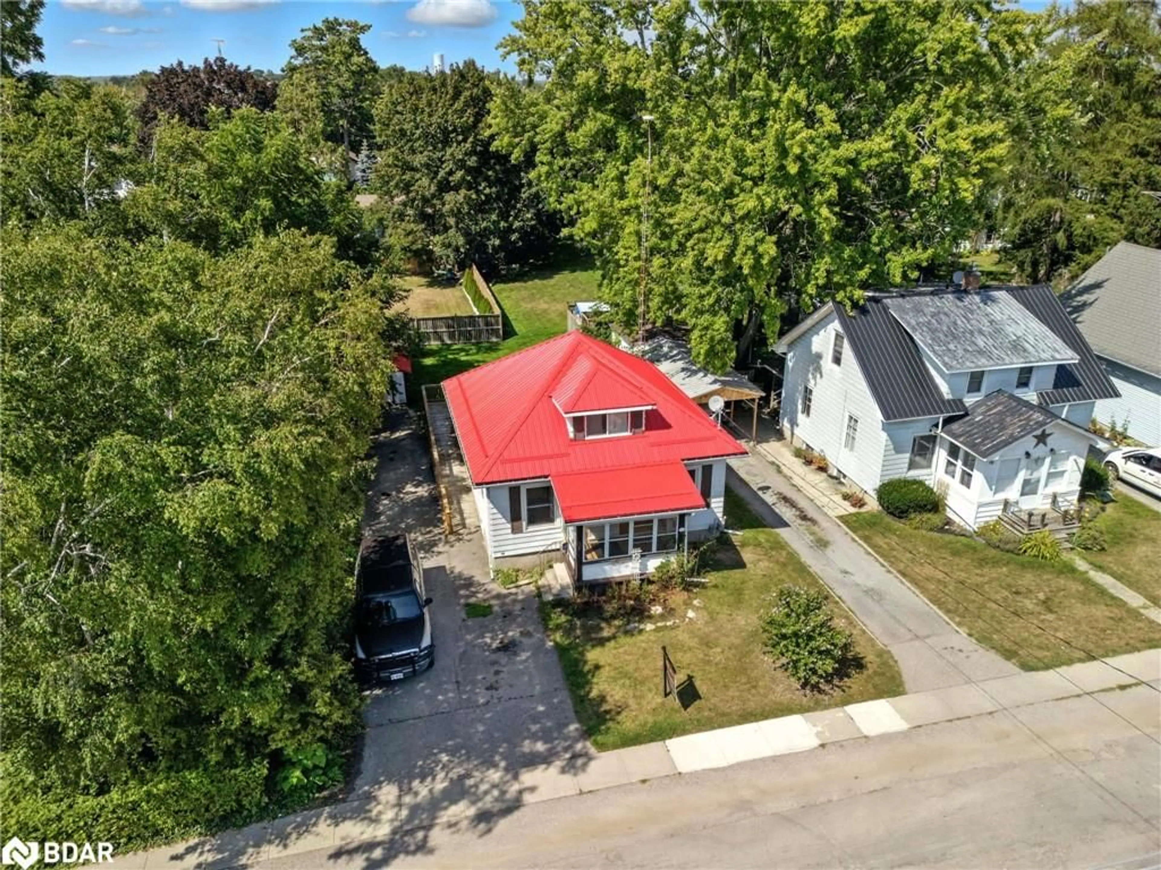 A pic from outside/outdoor area/front of a property/back of a property/a pic from drone, street for 15 East Church St, Norfolk Ontario N0E 1Y0