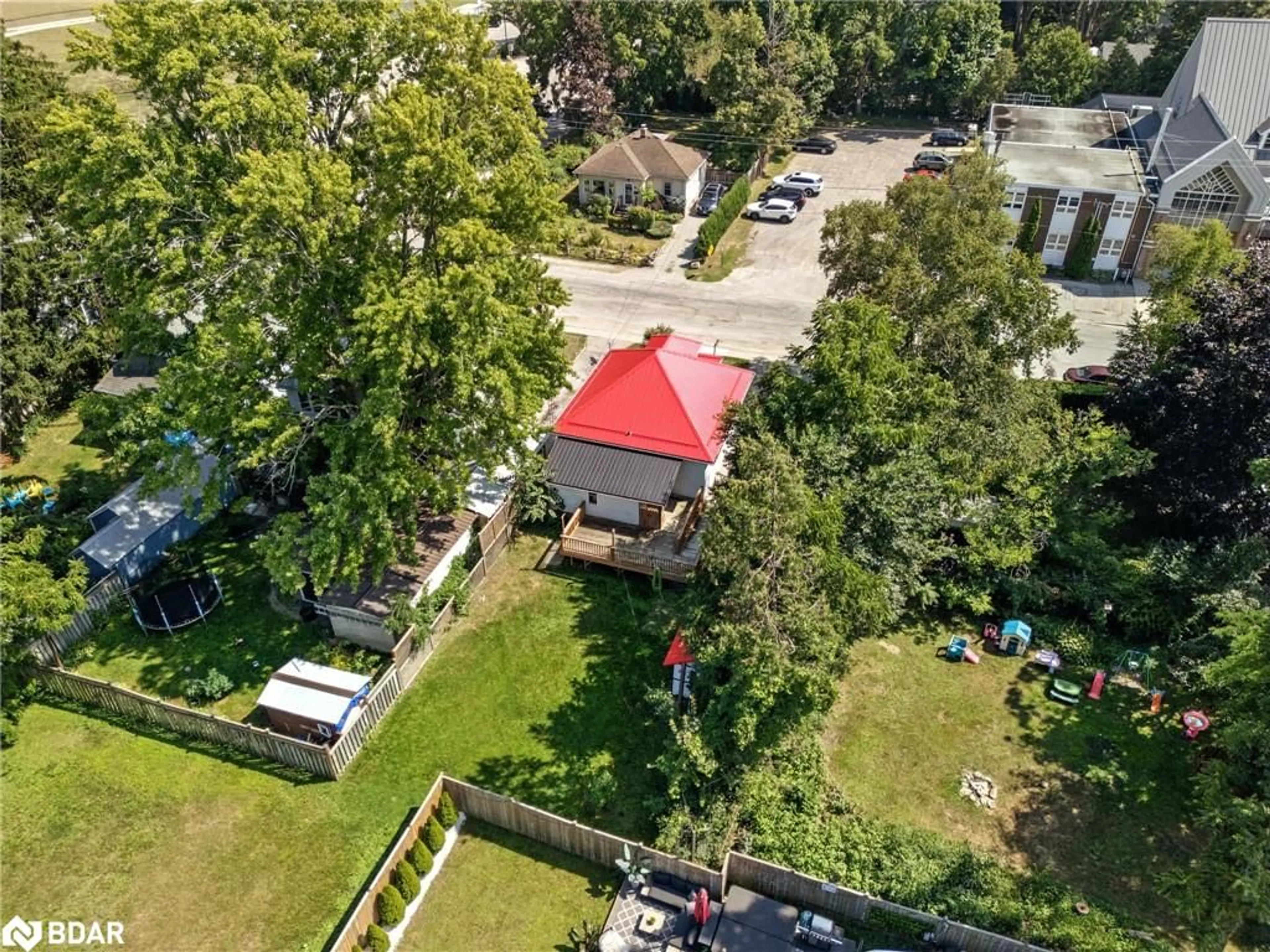 A pic from outside/outdoor area/front of a property/back of a property/a pic from drone, unknown for 15 East Church St, Norfolk Ontario N0E 1Y0