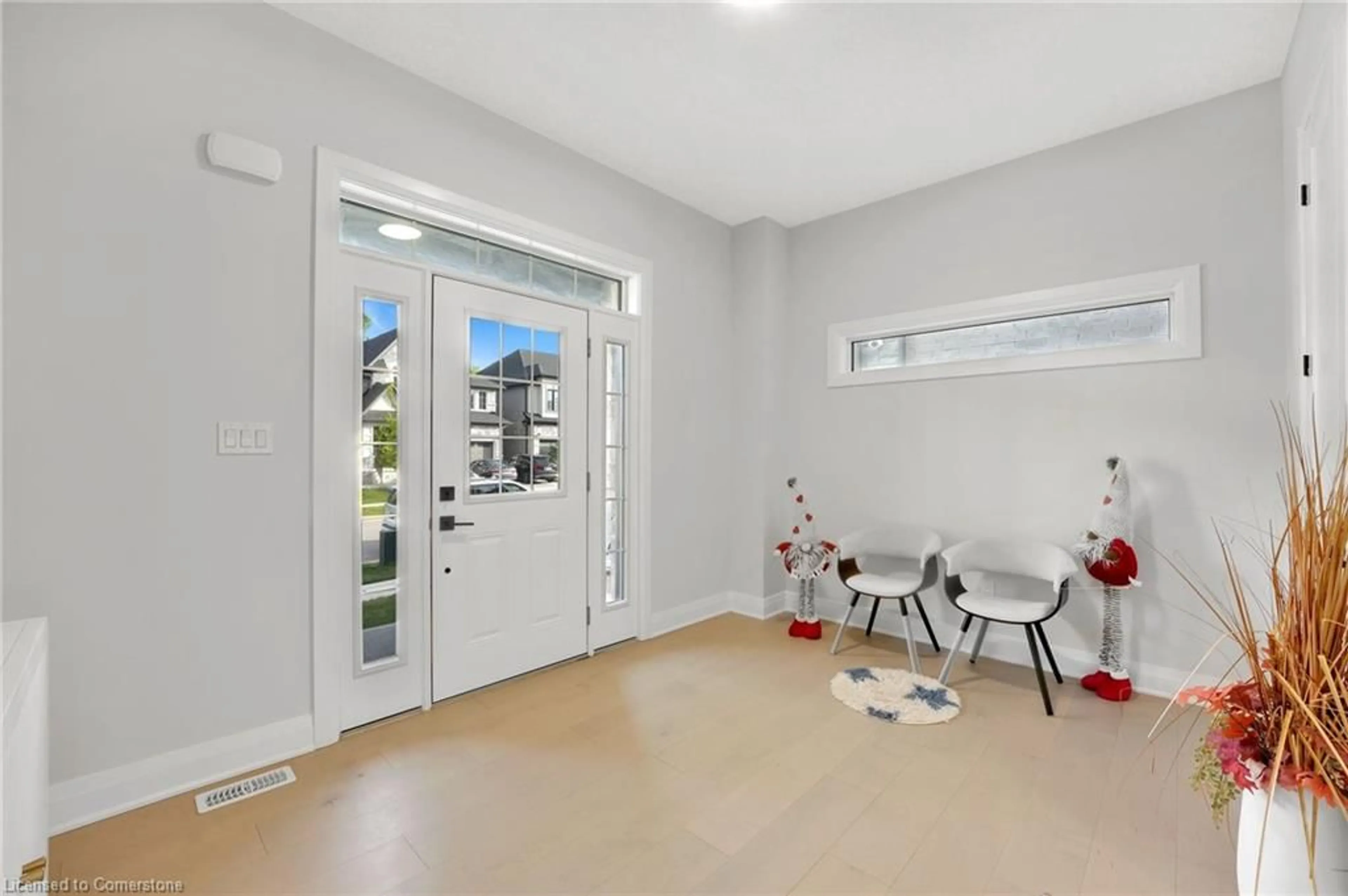 Indoor entryway for 554 Bridgemill Cres, Kitchener Ontario N2A 0K3