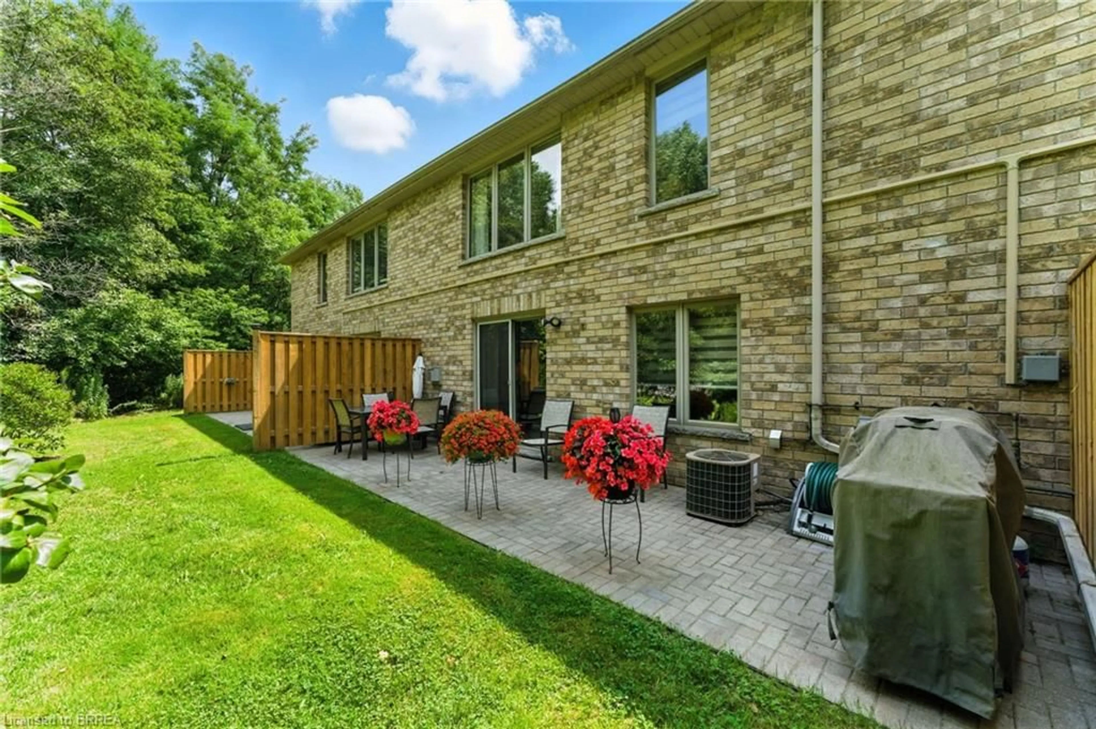 Patio, street for 633 Park Road North #5, Brantford Ontario N3R 8B6