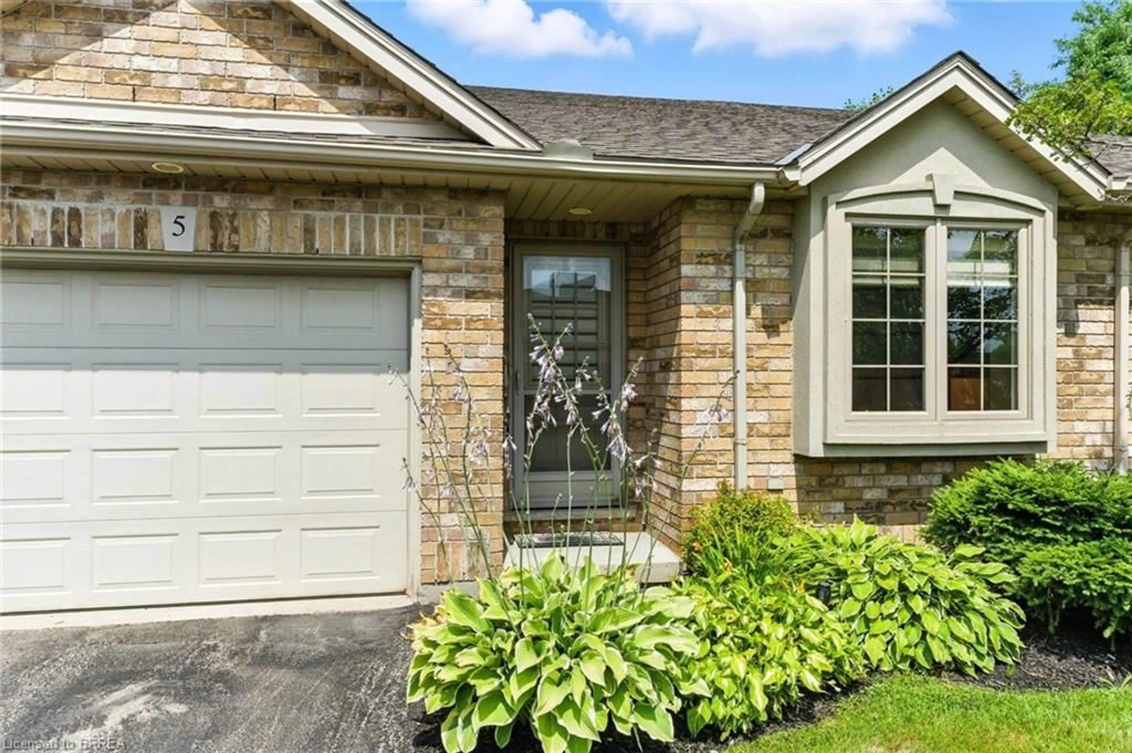 Home with brick exterior material, street for 633 Park Road North #5, Brantford Ontario N3R 8B6