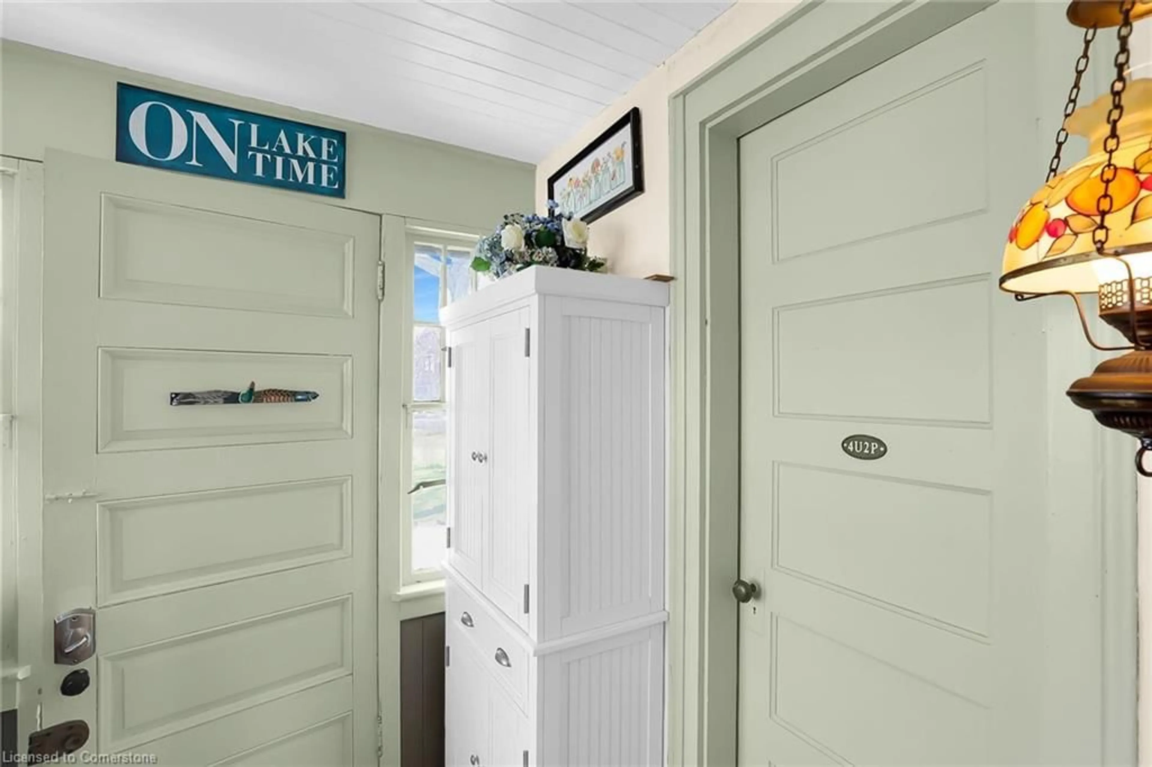 Indoor entryway for 11611 Beach Rd, Wainfleet Ontario L0S 1V0