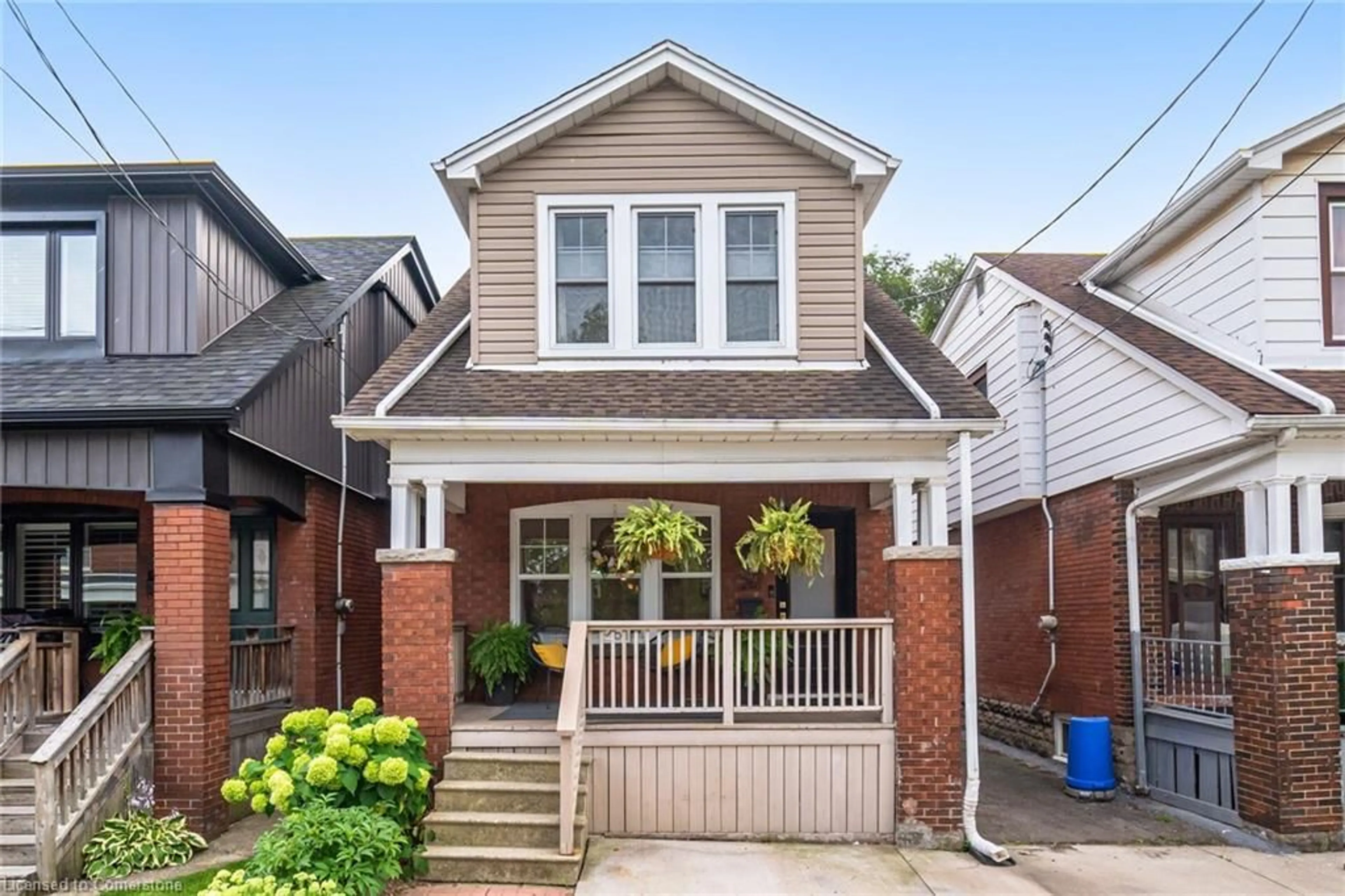 Home with brick exterior material, street for 261 Homewood Ave, Hamilton Ontario L8P 2M7