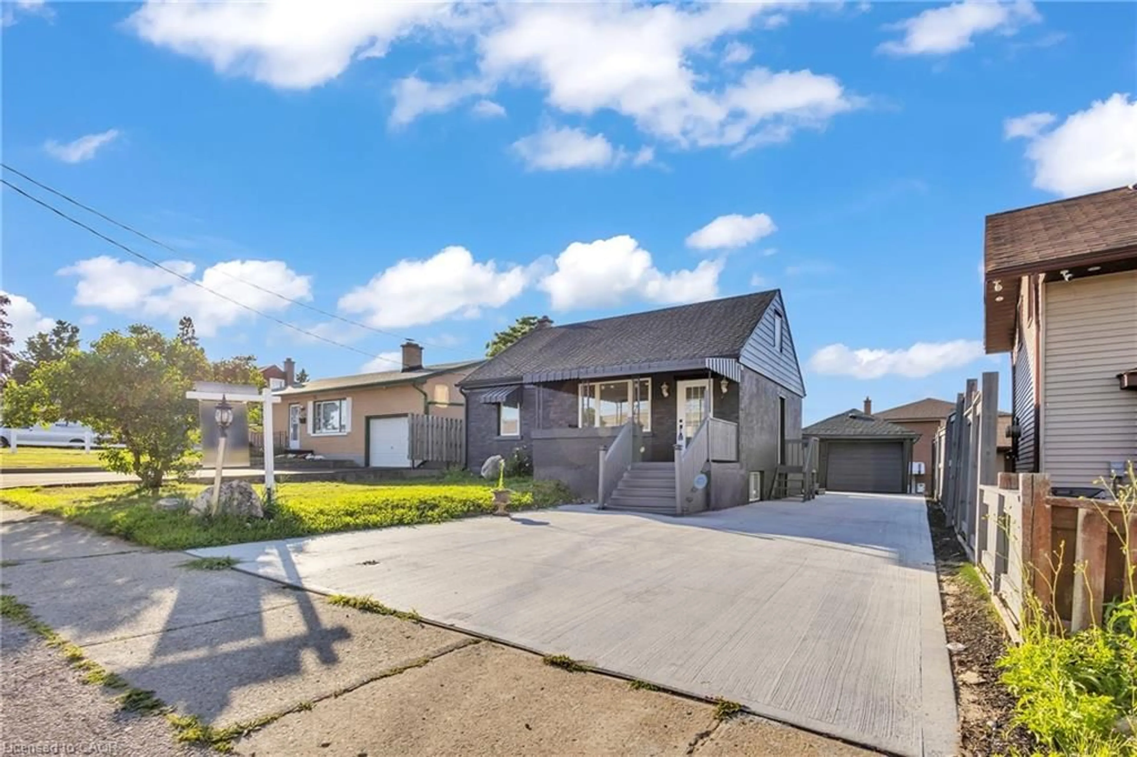 A pic from outside/outdoor area/front of a property/back of a property/a pic from drone, street for 84 Avalon Pl, Kitchener Ontario N2M 4N7