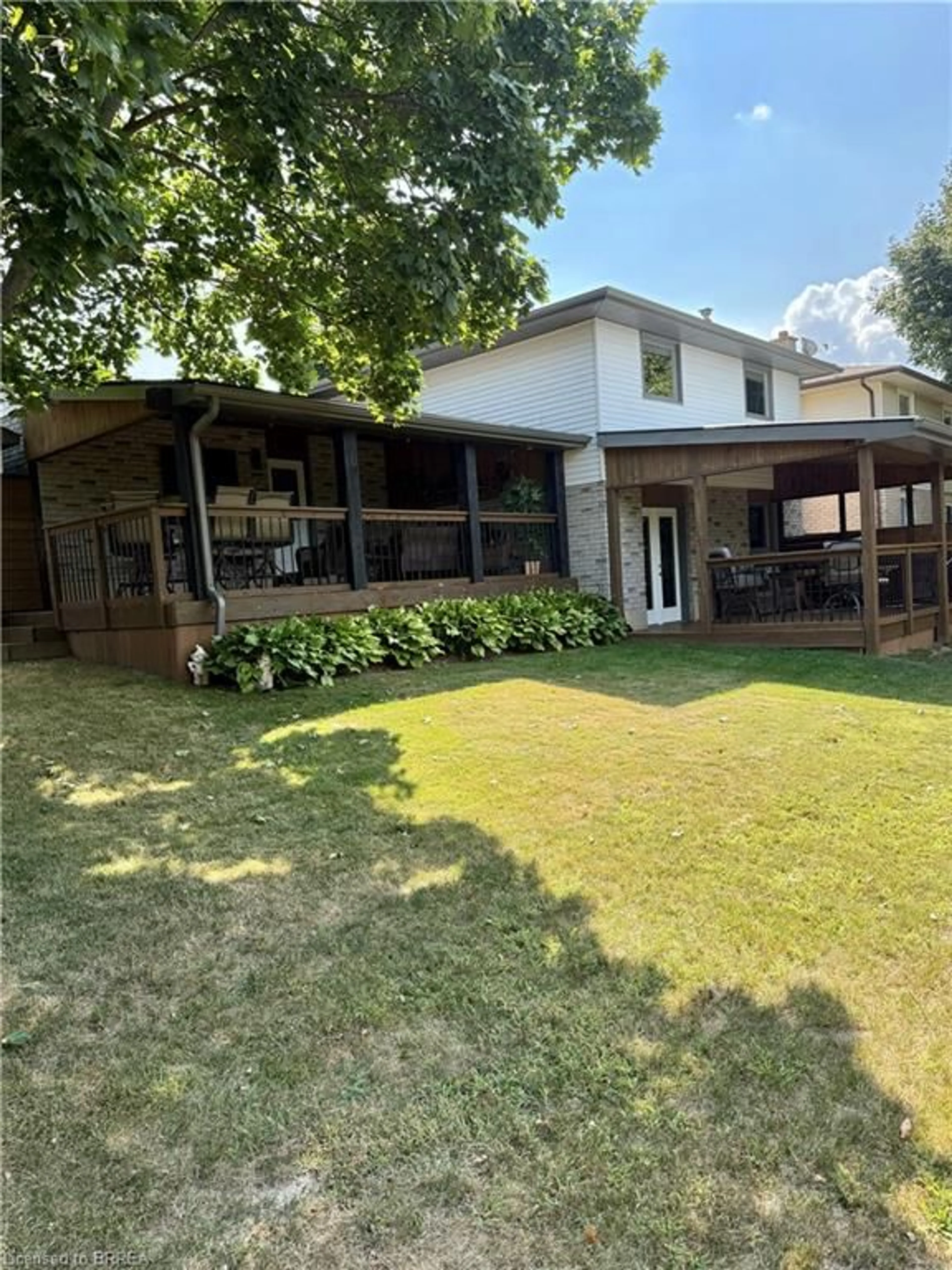 A pic from outside/outdoor area/front of a property/back of a property/a pic from drone, unknown for 49 Scott St, St. George Ontario N0E 1N0