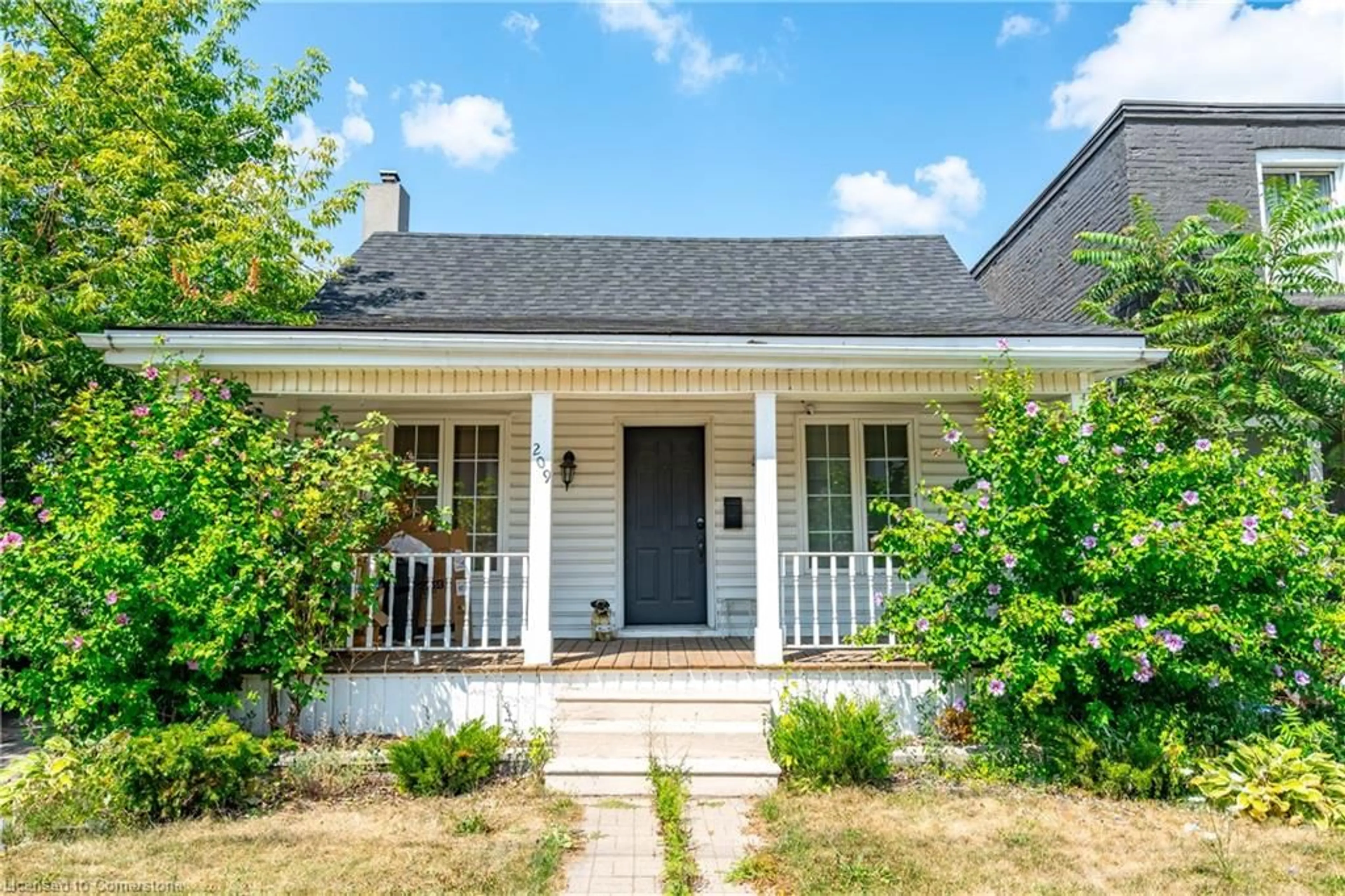 Home with vinyl exterior material, street for 209 Gibson Ave, Hamilton Ontario L8L 6K2