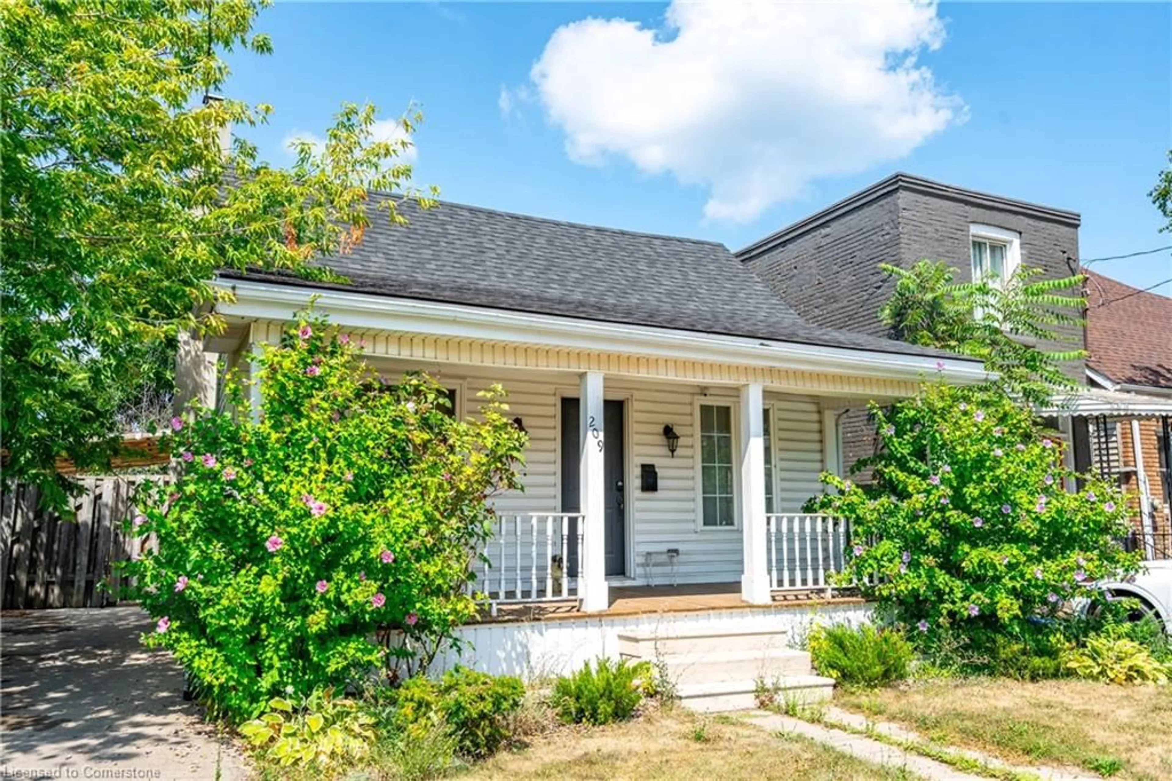 Home with vinyl exterior material, street for 209 Gibson Ave, Hamilton Ontario L8L 6K2
