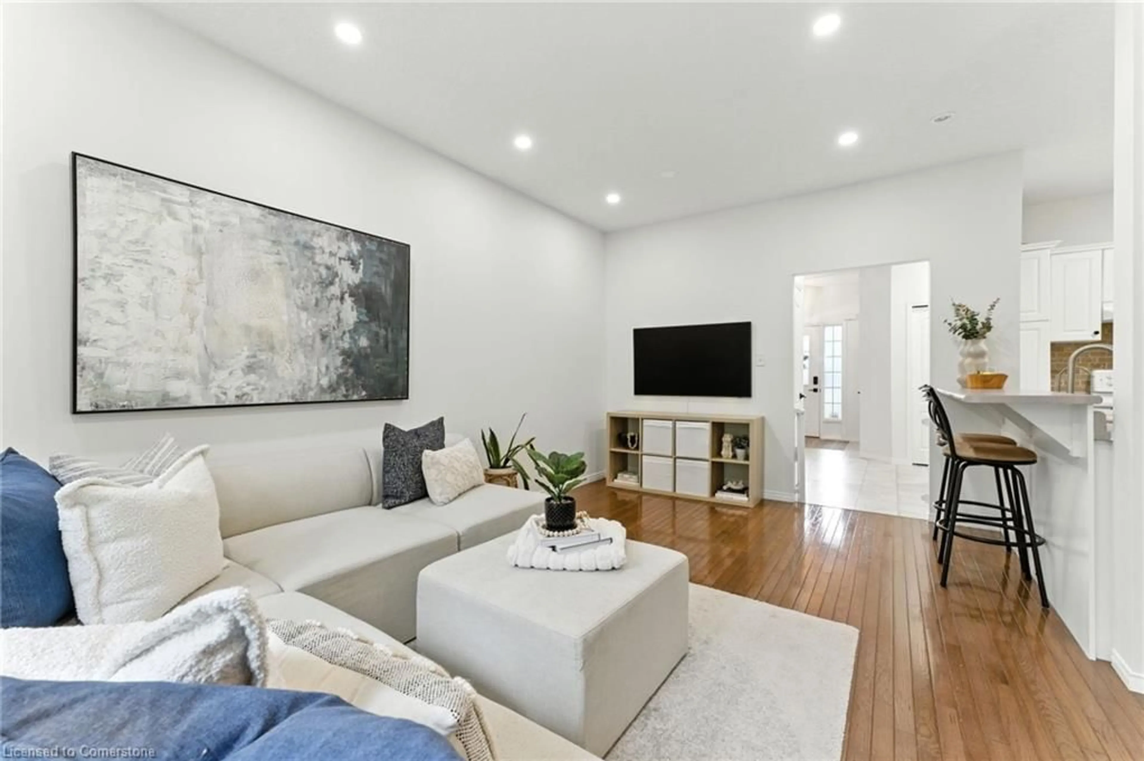 Living room with furniture, unknown for 120 Reiber Crt, Waterloo Ontario N2L 6N3