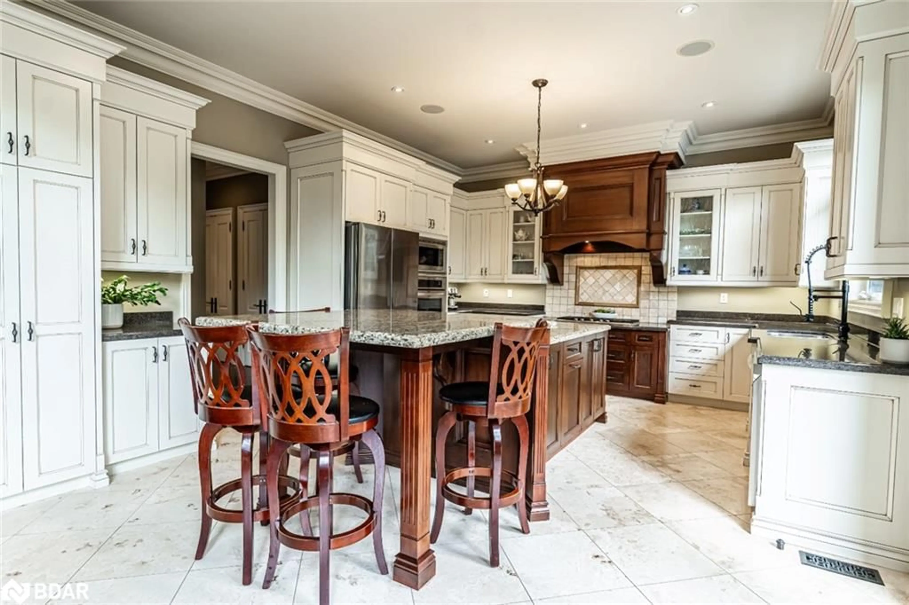 Open concept kitchen, ceramic/tile floor for 32 Gallagher Cres, Midhurst Ontario L9X 0K1