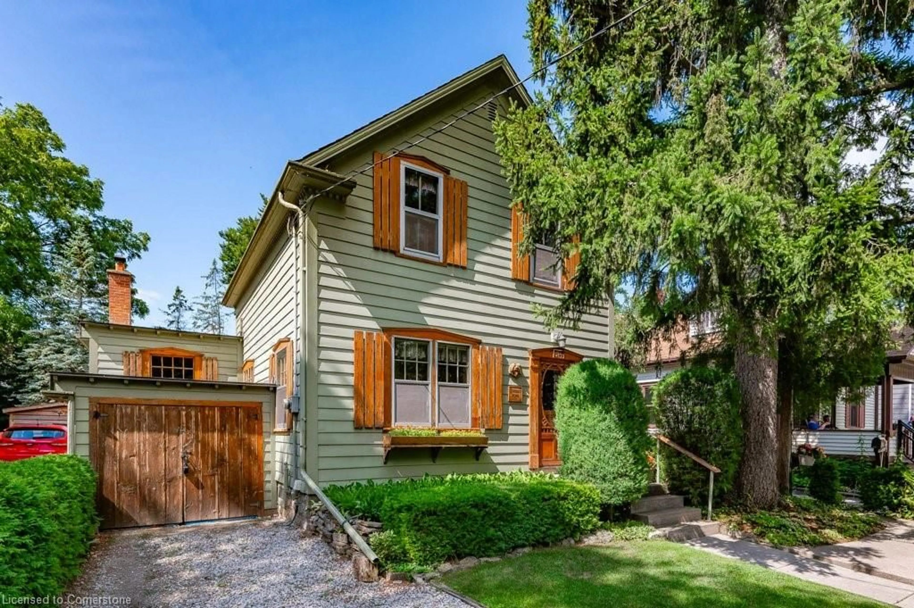 Home with vinyl exterior material, street for 314 Delaware Ave, Burlington Ontario L7R 3B2