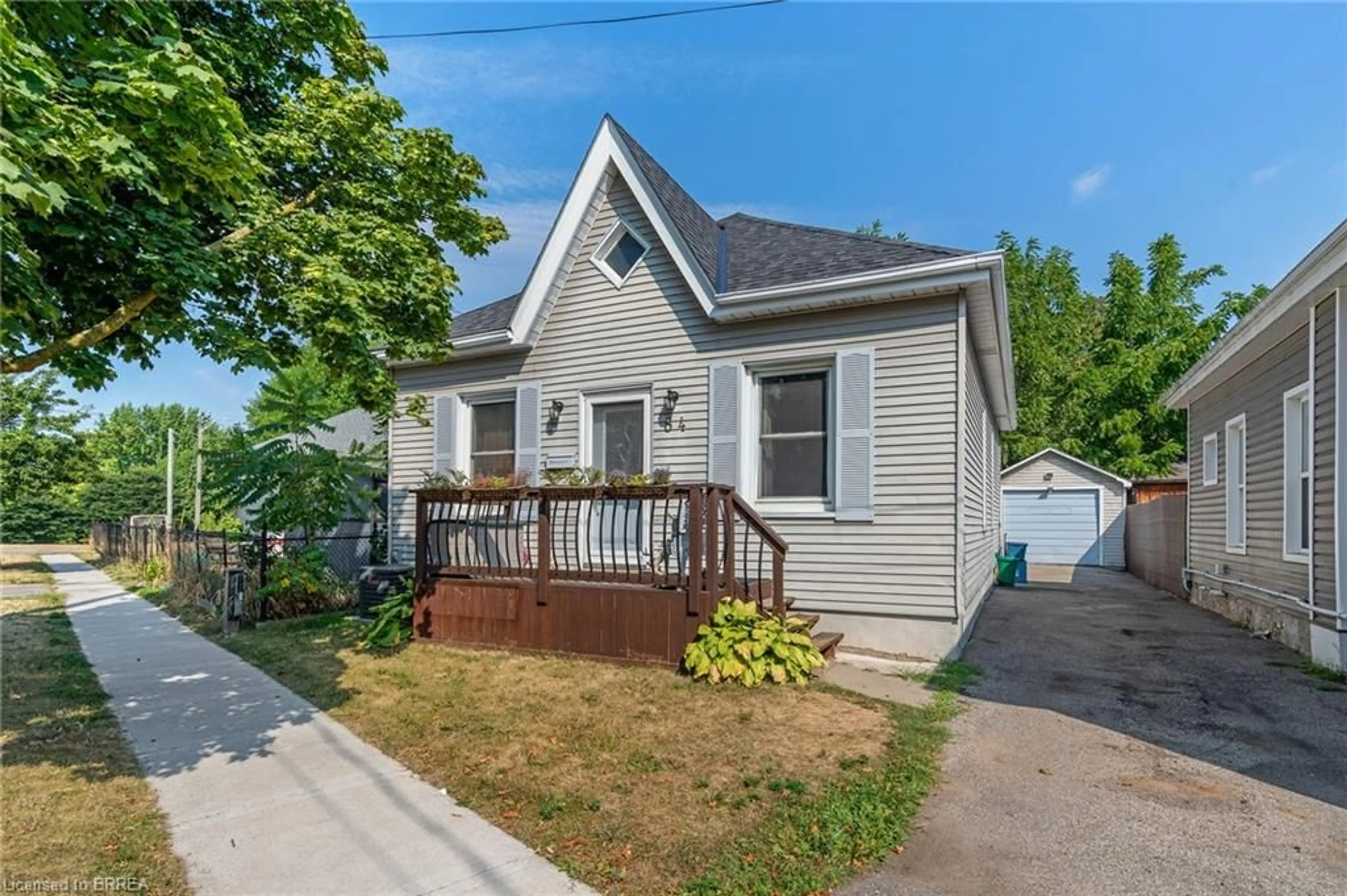 Home with vinyl exterior material, street for 84 Brighton Ave, Brantford Ontario N3S 1W2
