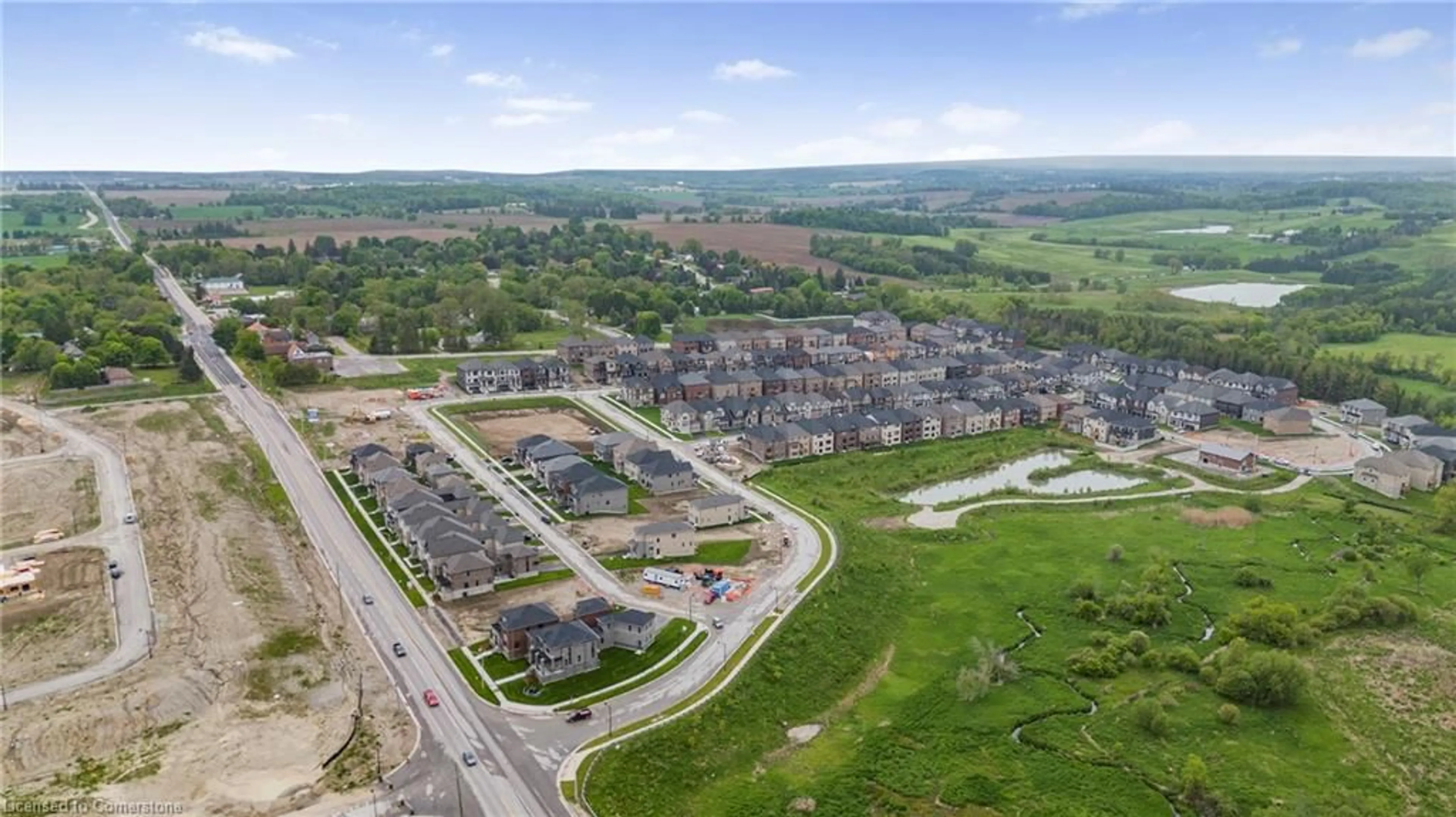 A pic from outside/outdoor area/front of a property/back of a property/a pic from drone, street for 117 Rowe St, Bradford West Gwillimbury Ontario L3Z 4M9