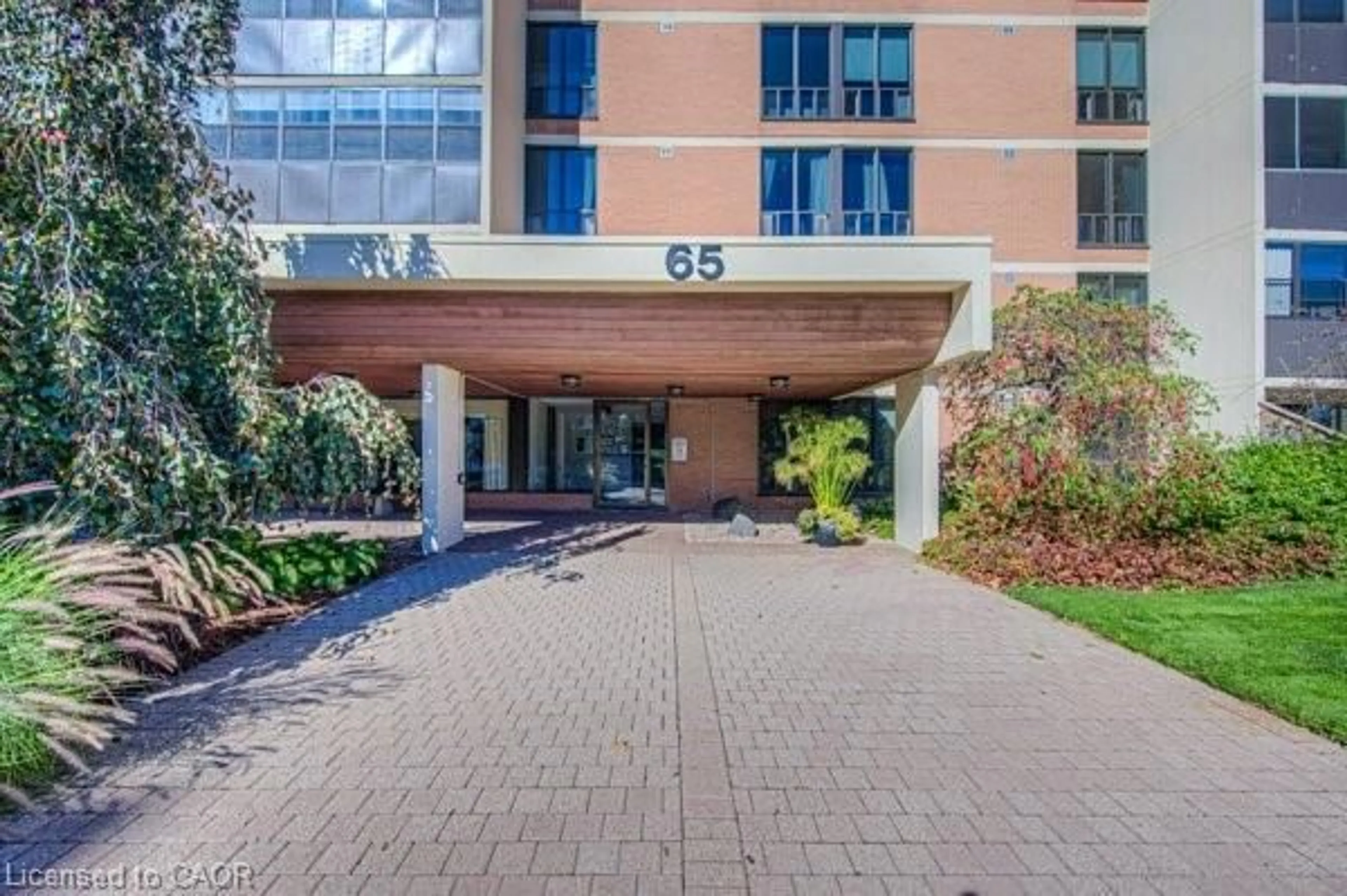 Indoor foyer for 65 Westmount Rd #311, Waterloo Ontario N2L 5G6