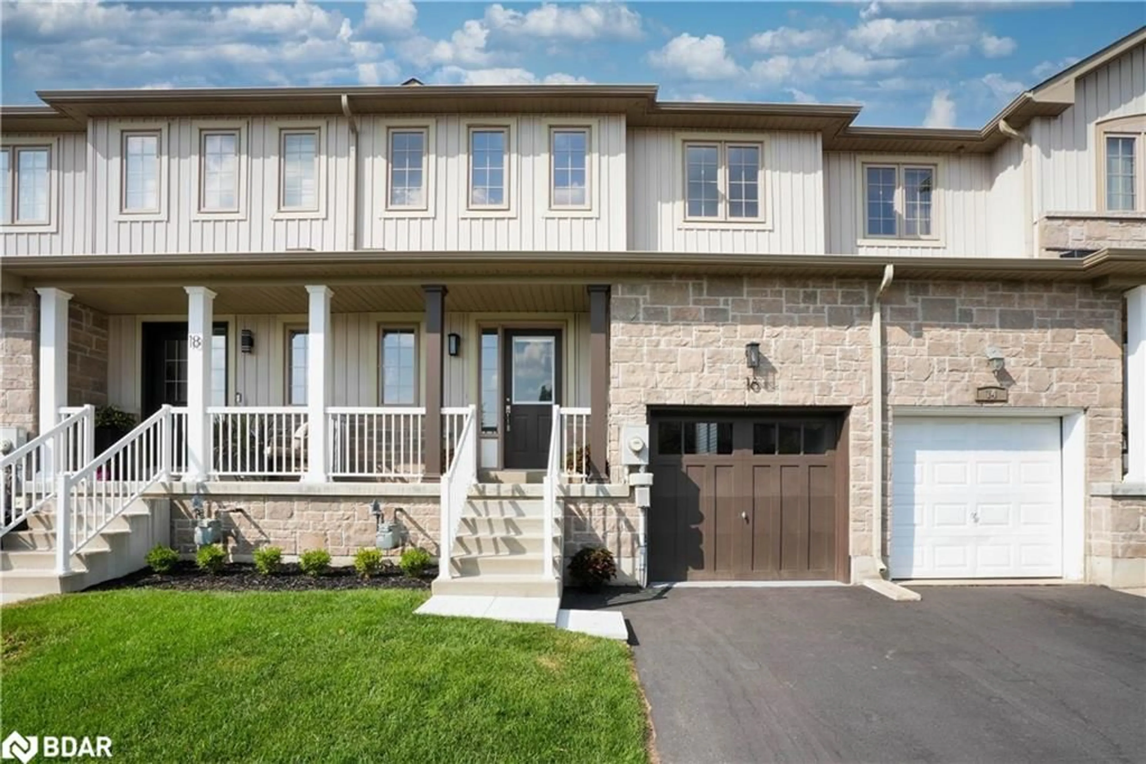 Home with vinyl exterior material, street for 16 Admiral Cres, Angus Ontario L0M 1B4