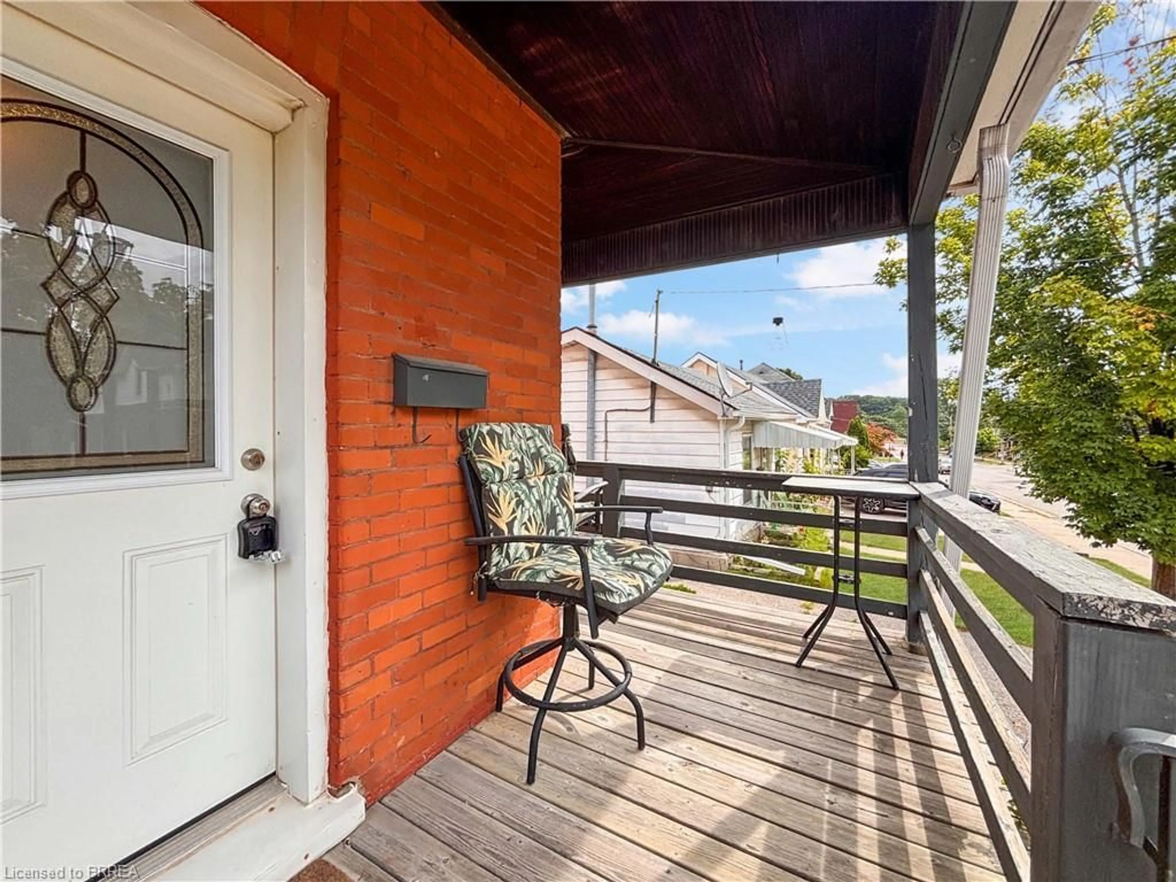 Patio, street for 86 Arthur St, Brantford Ontario N3S 3J2