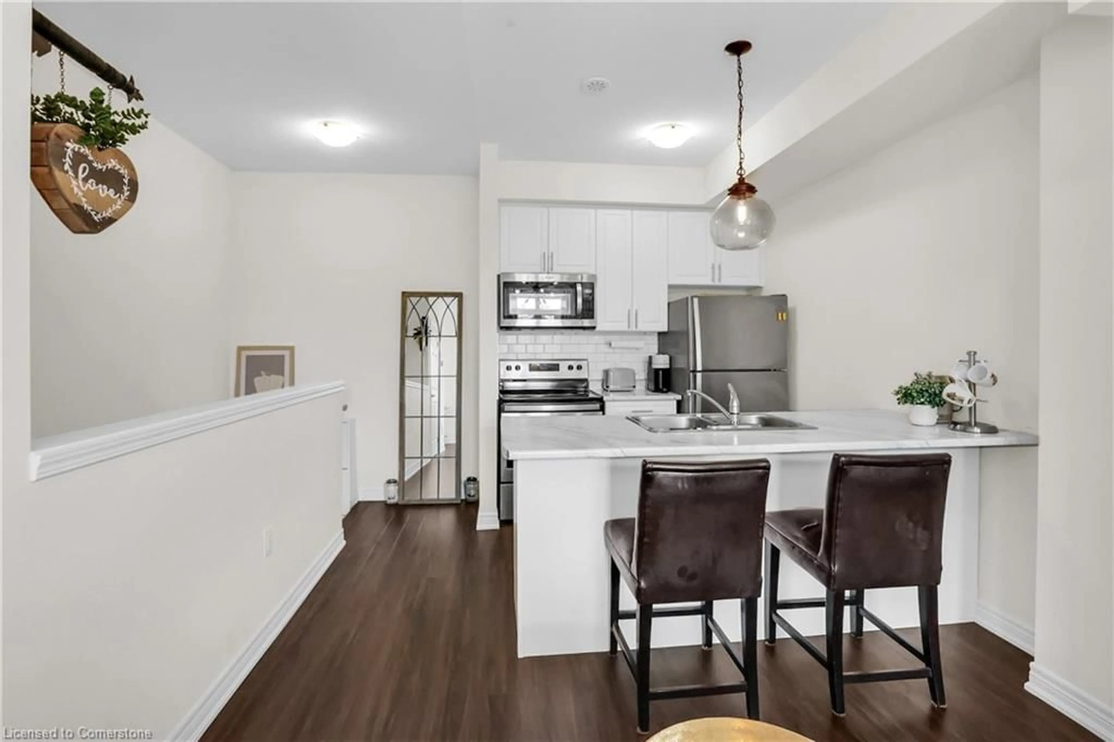 Open concept kitchen, wood/laminate floor for 5016 Serena Dr #10, Beamsville Ontario L3J 0T2
