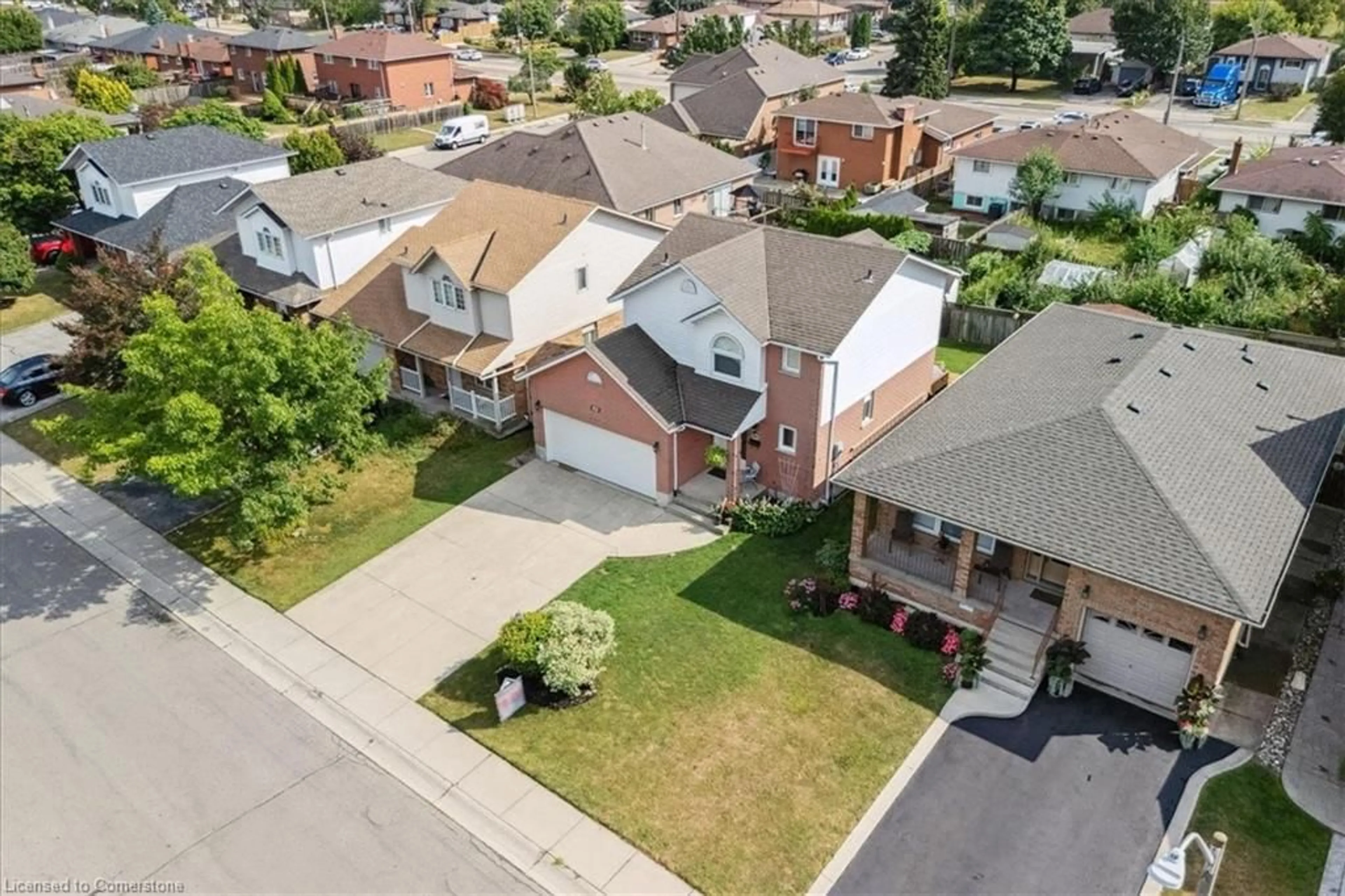 A pic from outside/outdoor area/front of a property/back of a property/a pic from drone, street for 540 Rexford Dr, Hamilton Ontario L8W 3C1